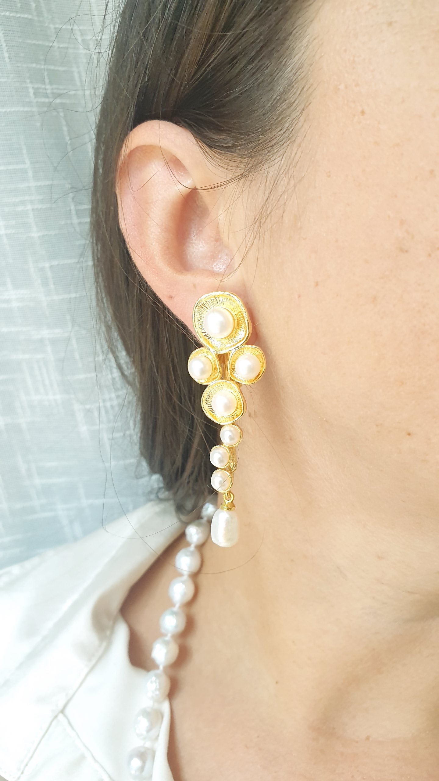 Orecchini in ottone con perle