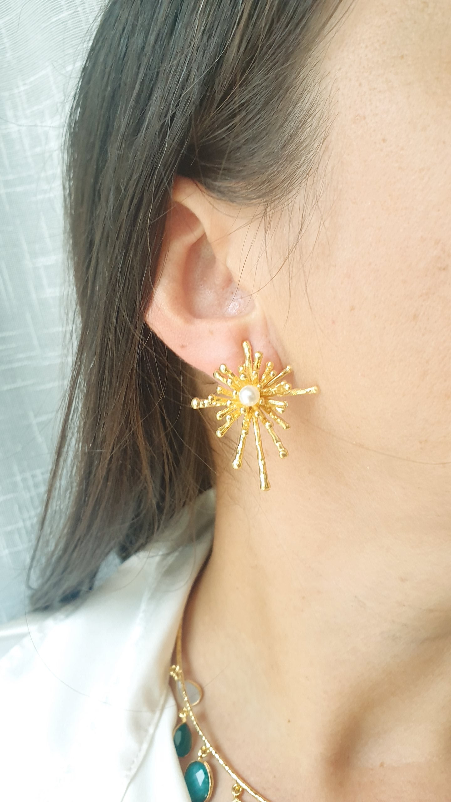 Orecchini in ottone con perle