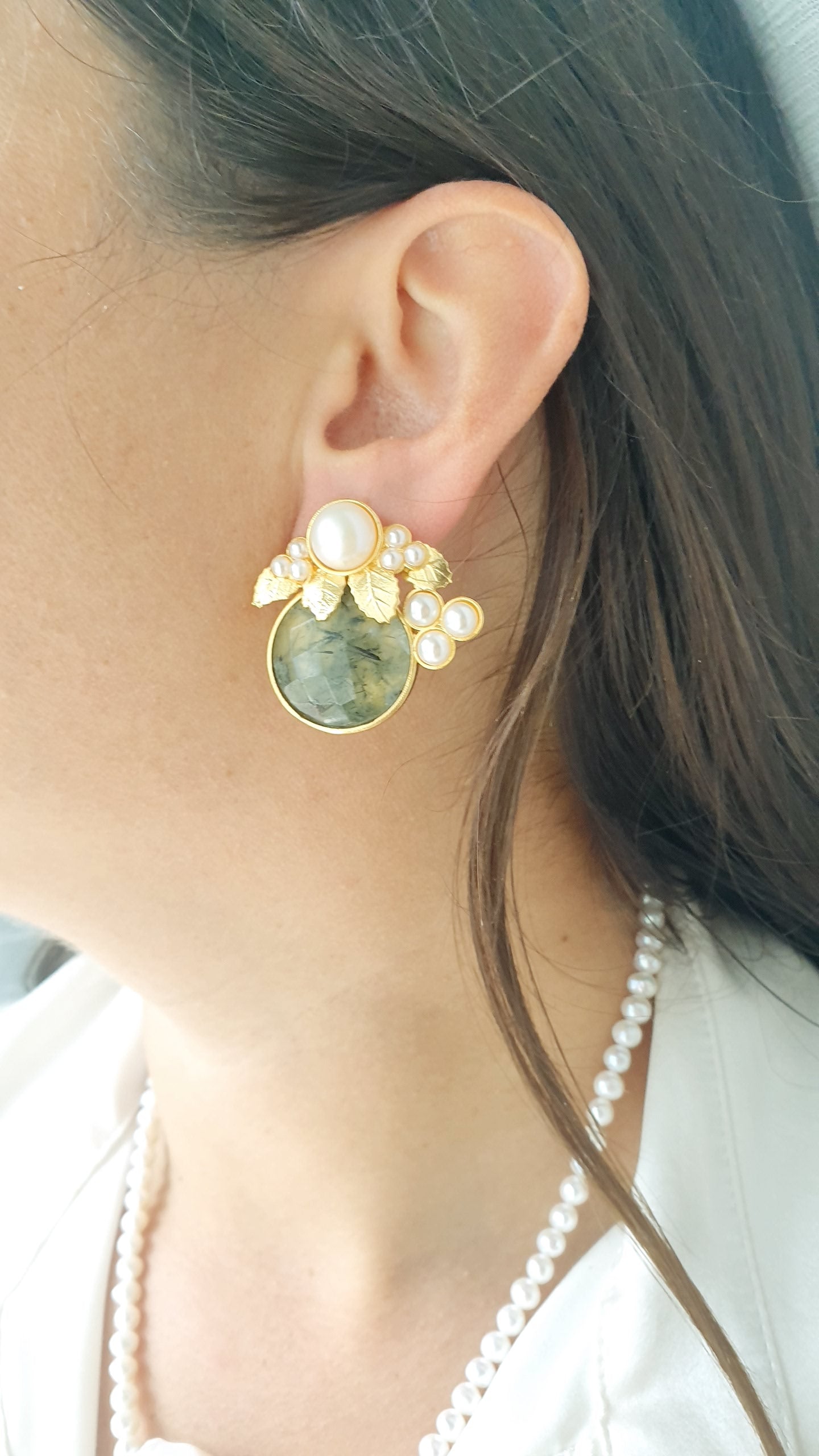 Grandi orecchini in ottone con Prehnite, perle di fiume