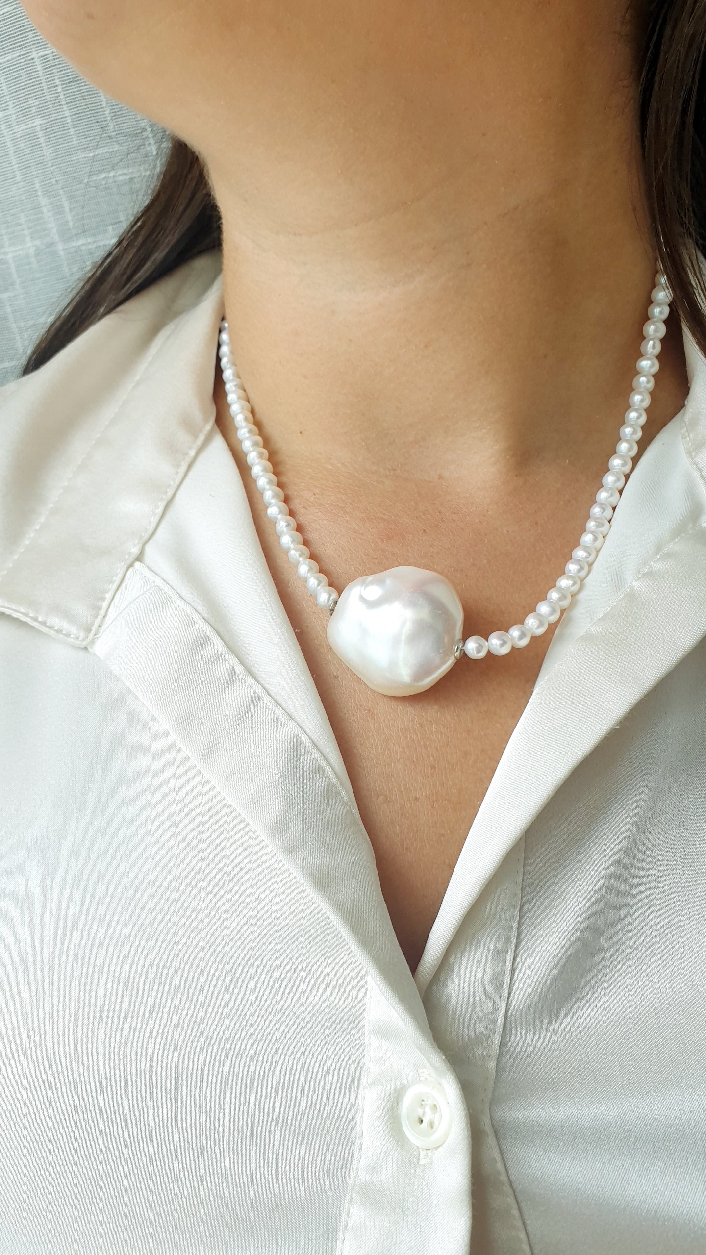 Girocollo in argento con perle di fiume e grande perla barocca