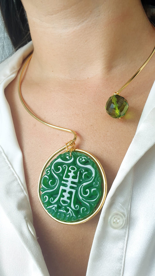 Girocollo placcato oro con giada e cristallo