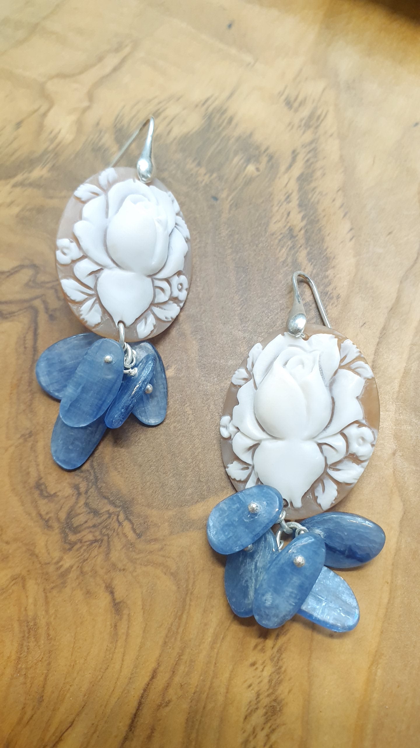 Orecchini in argento con cammei e cianite