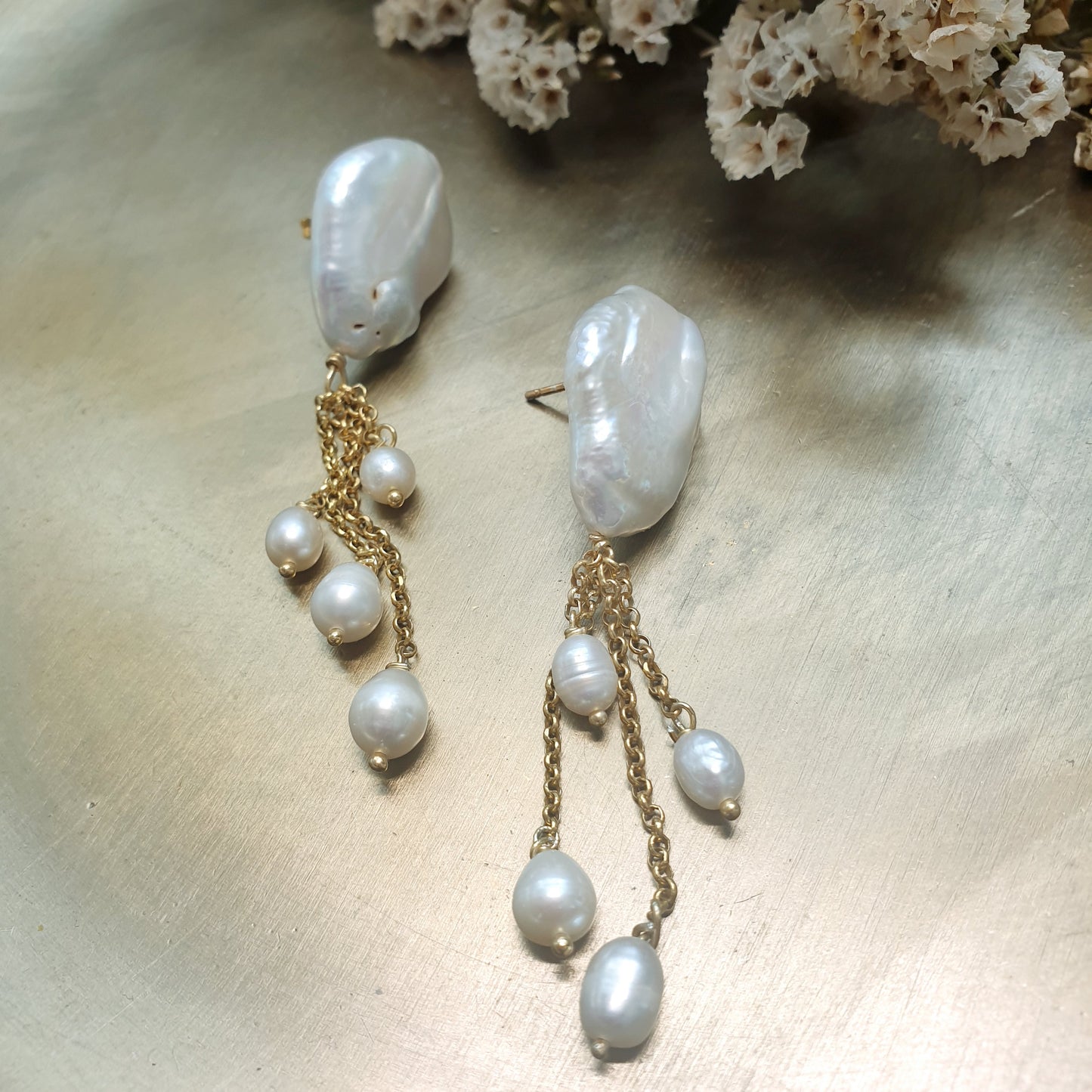 Orecchini in argento con perle barocche e perle di fiume