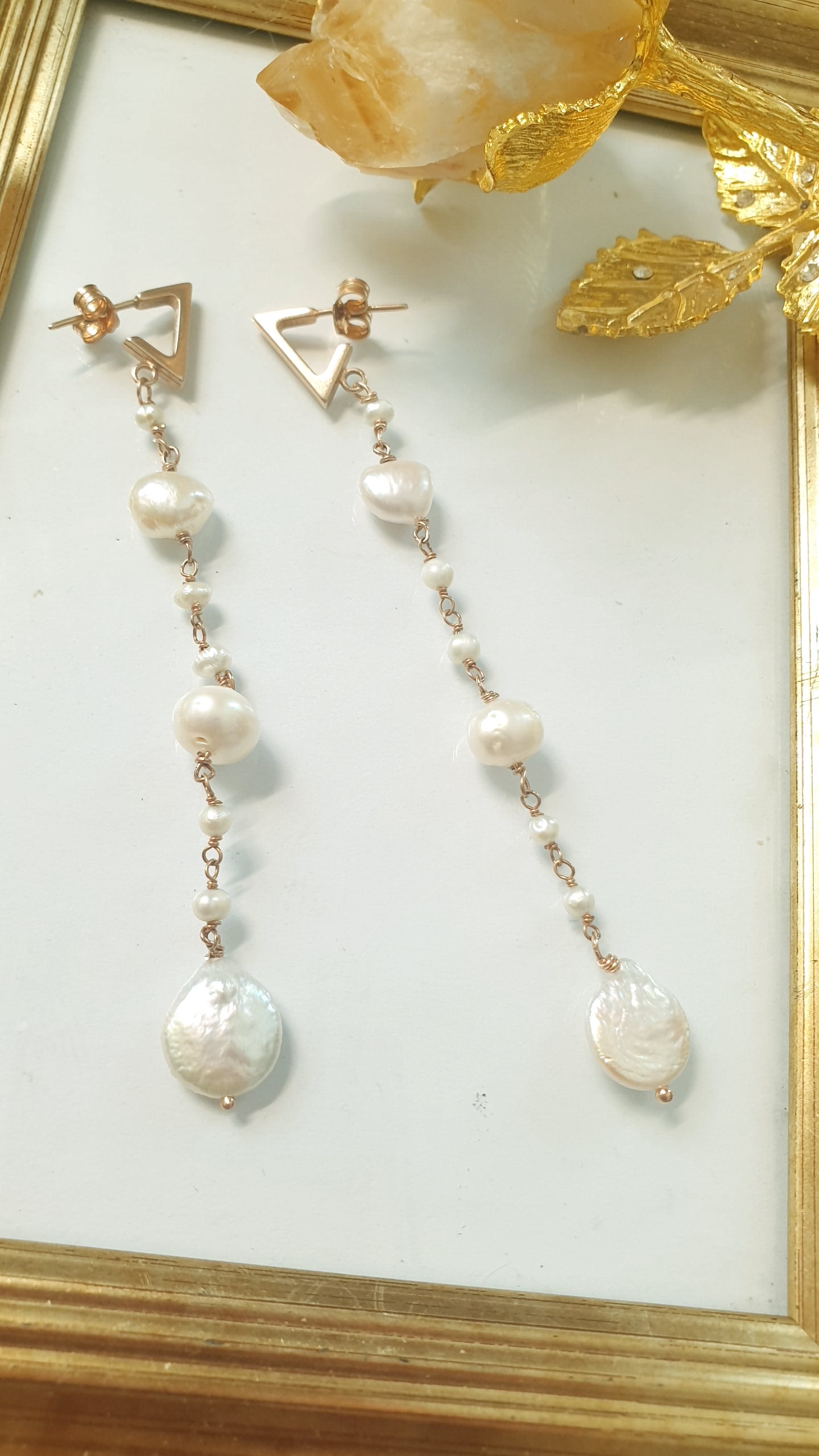 Lunghi orecchini in argento rosato con perle di fiume
