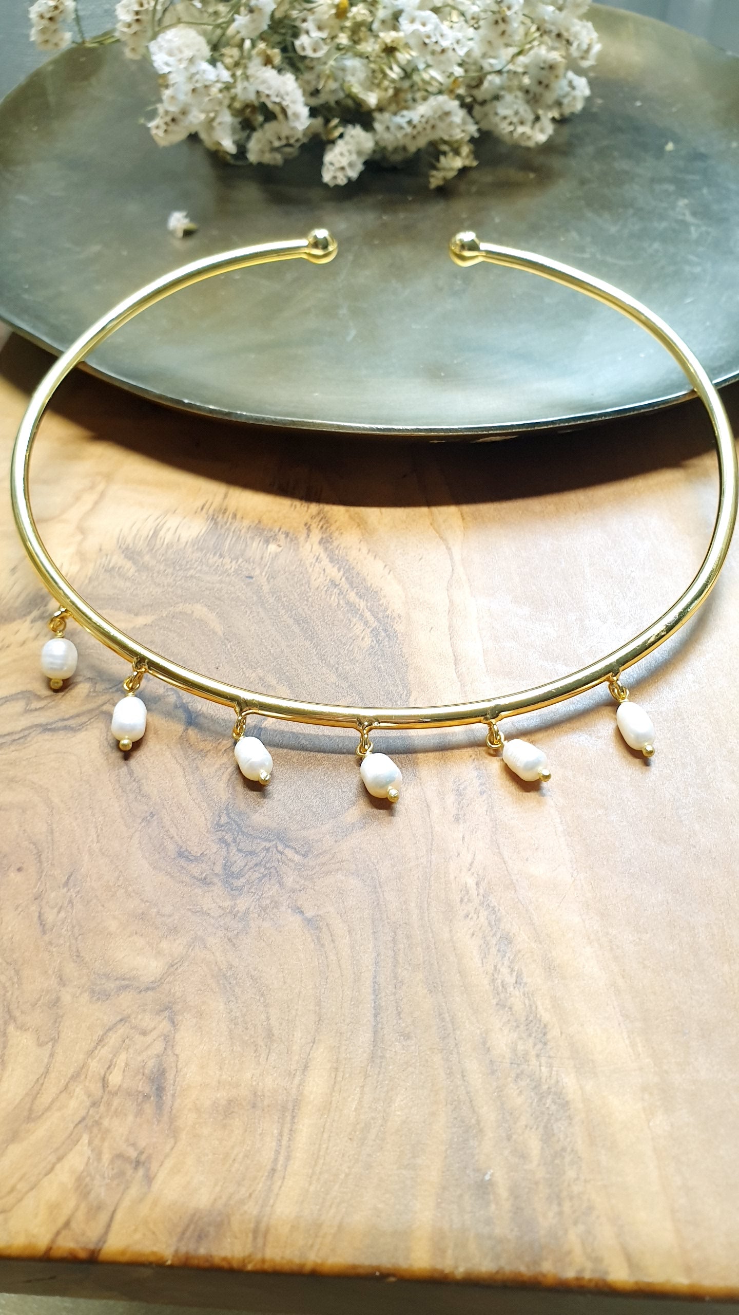 Girocollo in ottone placcato oro con perle di fiume