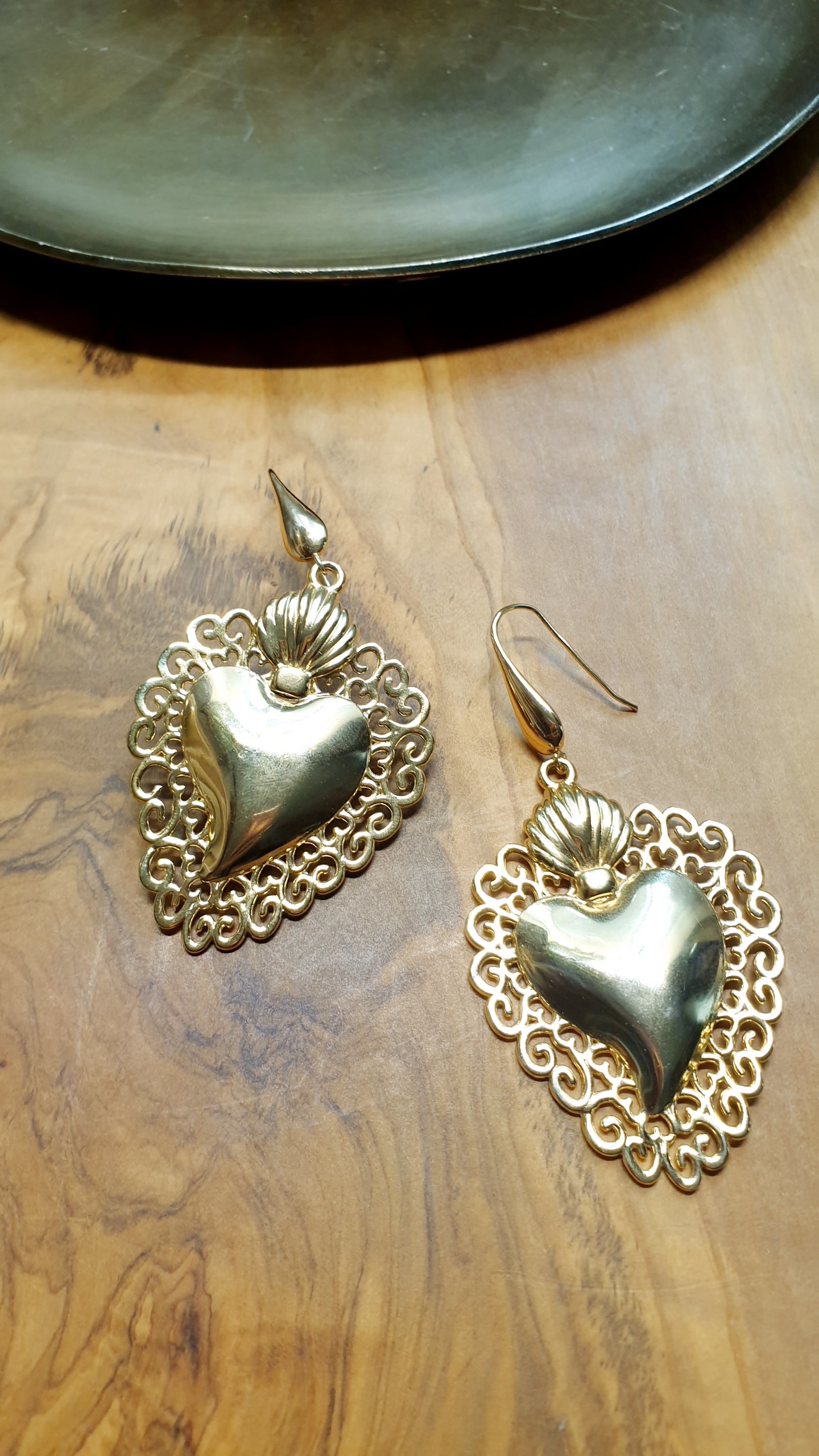 Grandi orecchini cuore sacro in acciaio