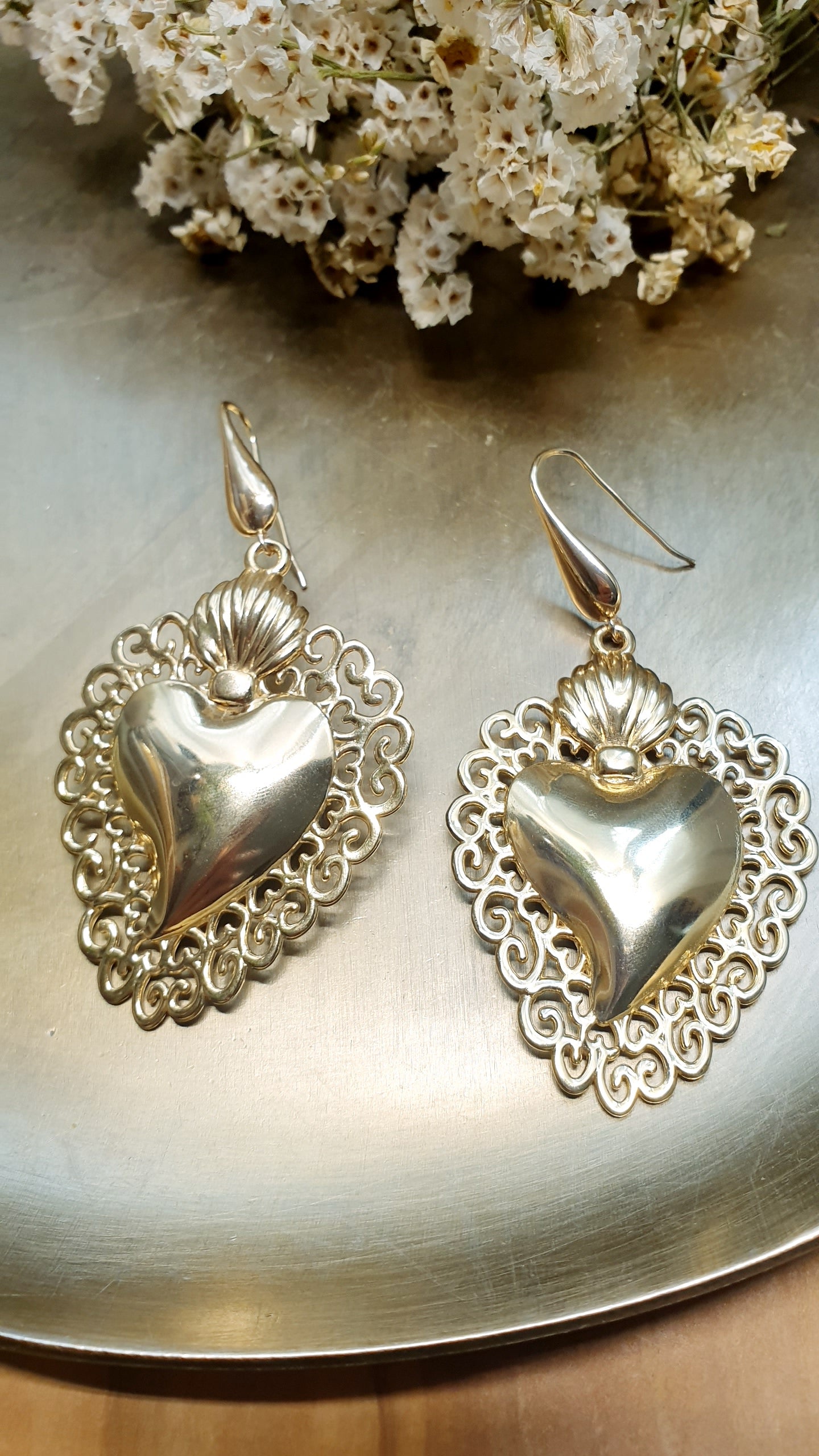 Grandi orecchini cuore sacro in acciaio