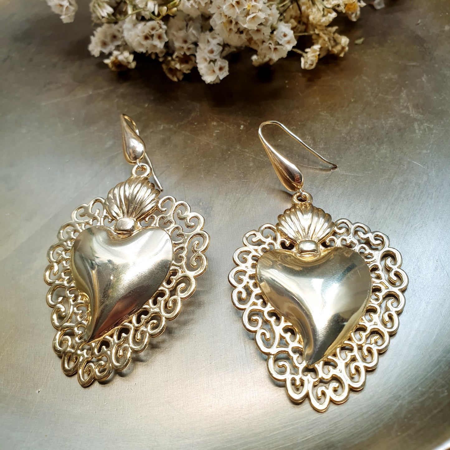 Grandi orecchini cuore sacro in acciaio