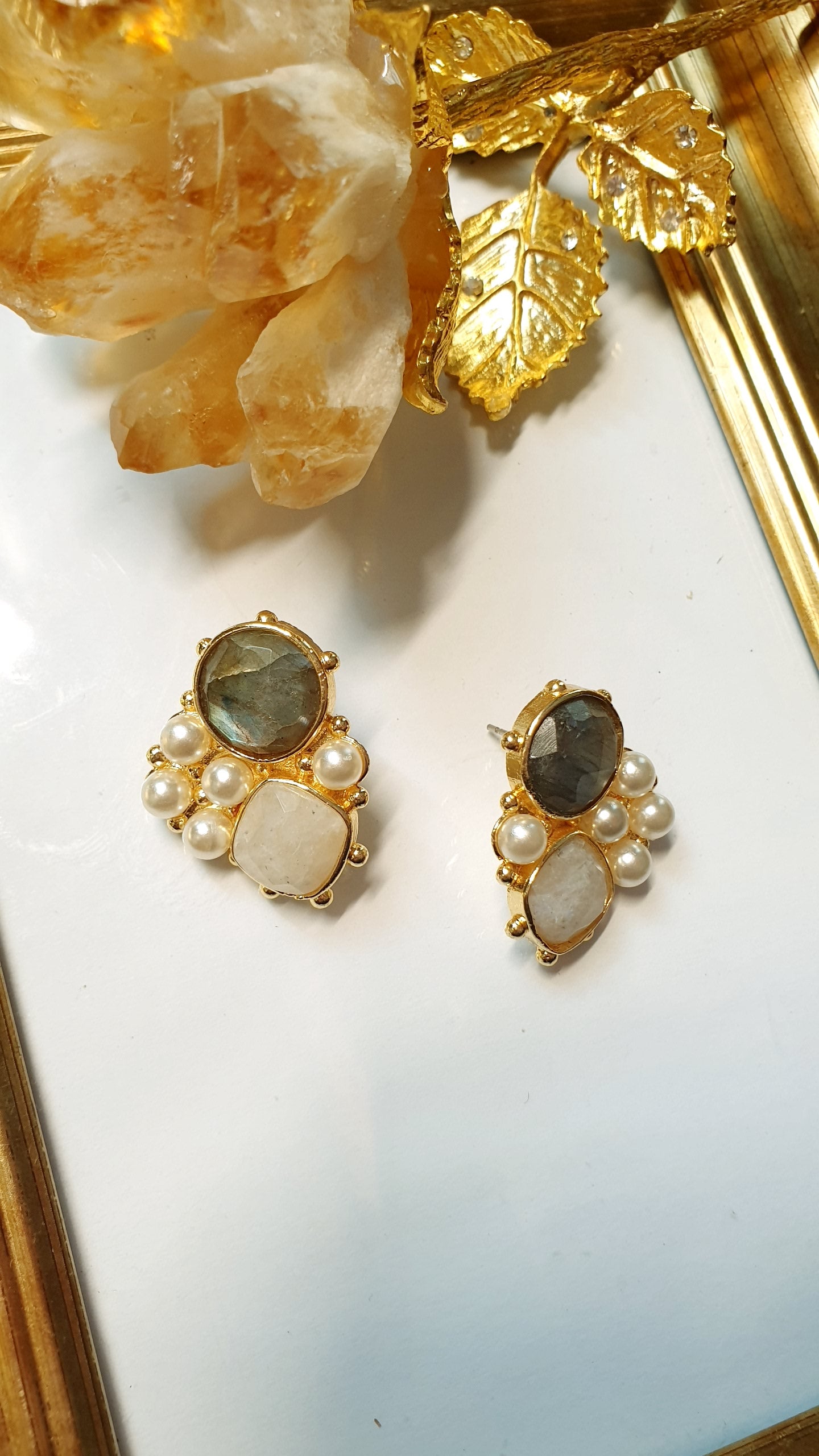 Orecchini in ottone con labradorite, quarzo citrino, perline