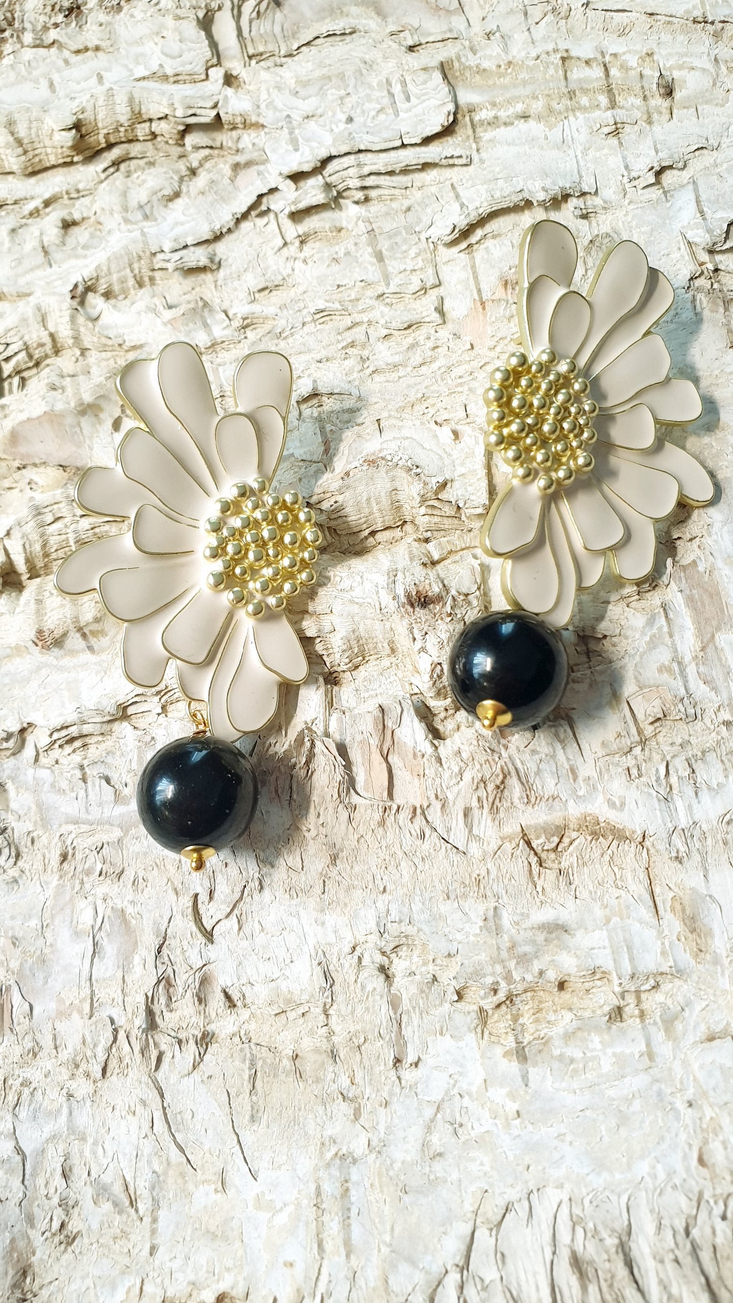 Grandi orecchini in ottone fiore con onice