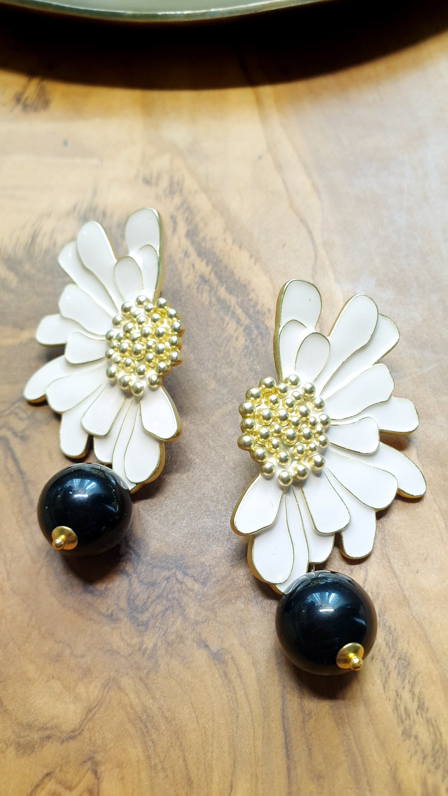 Grandi orecchini in ottone fiore con onice