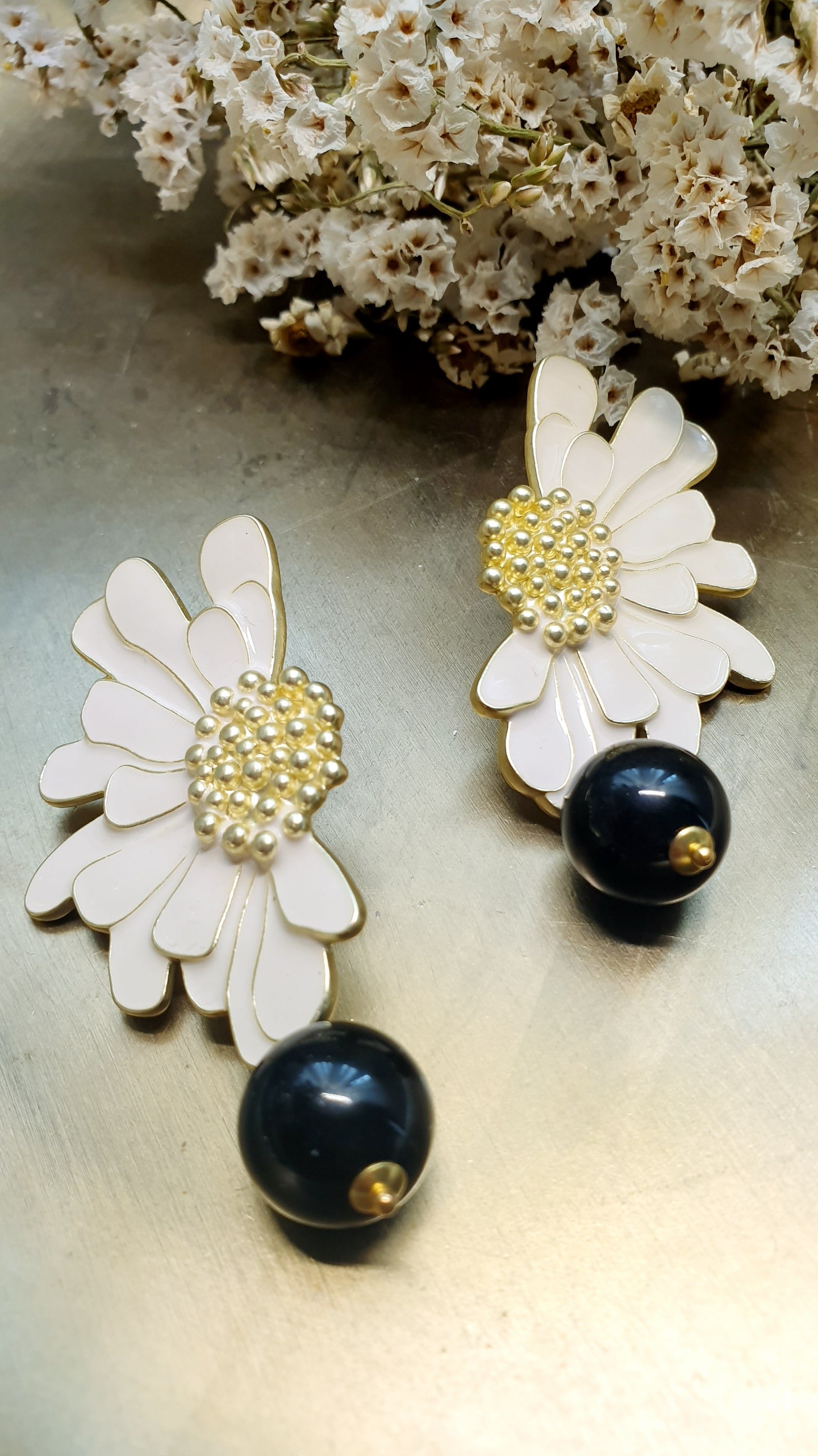 Grandi orecchini in ottone fiore con onice