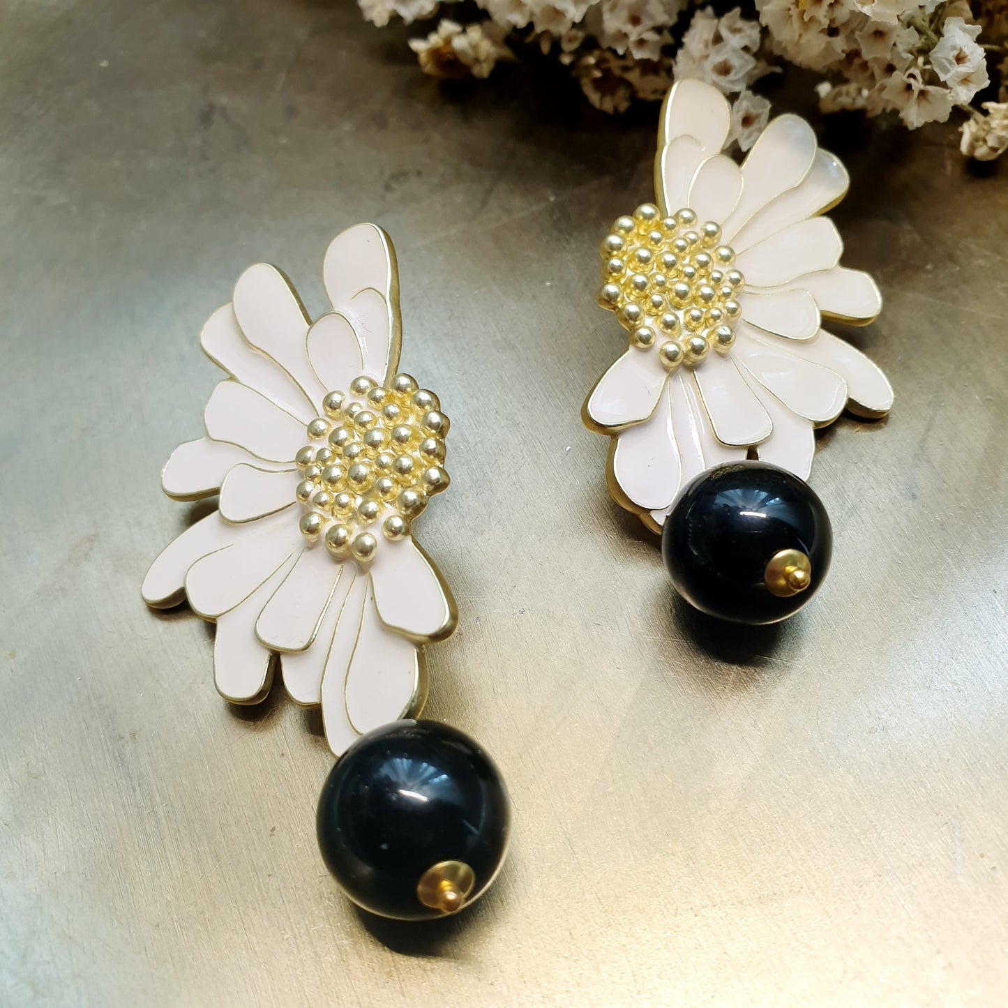 Grandi orecchini in ottone fiore con onice