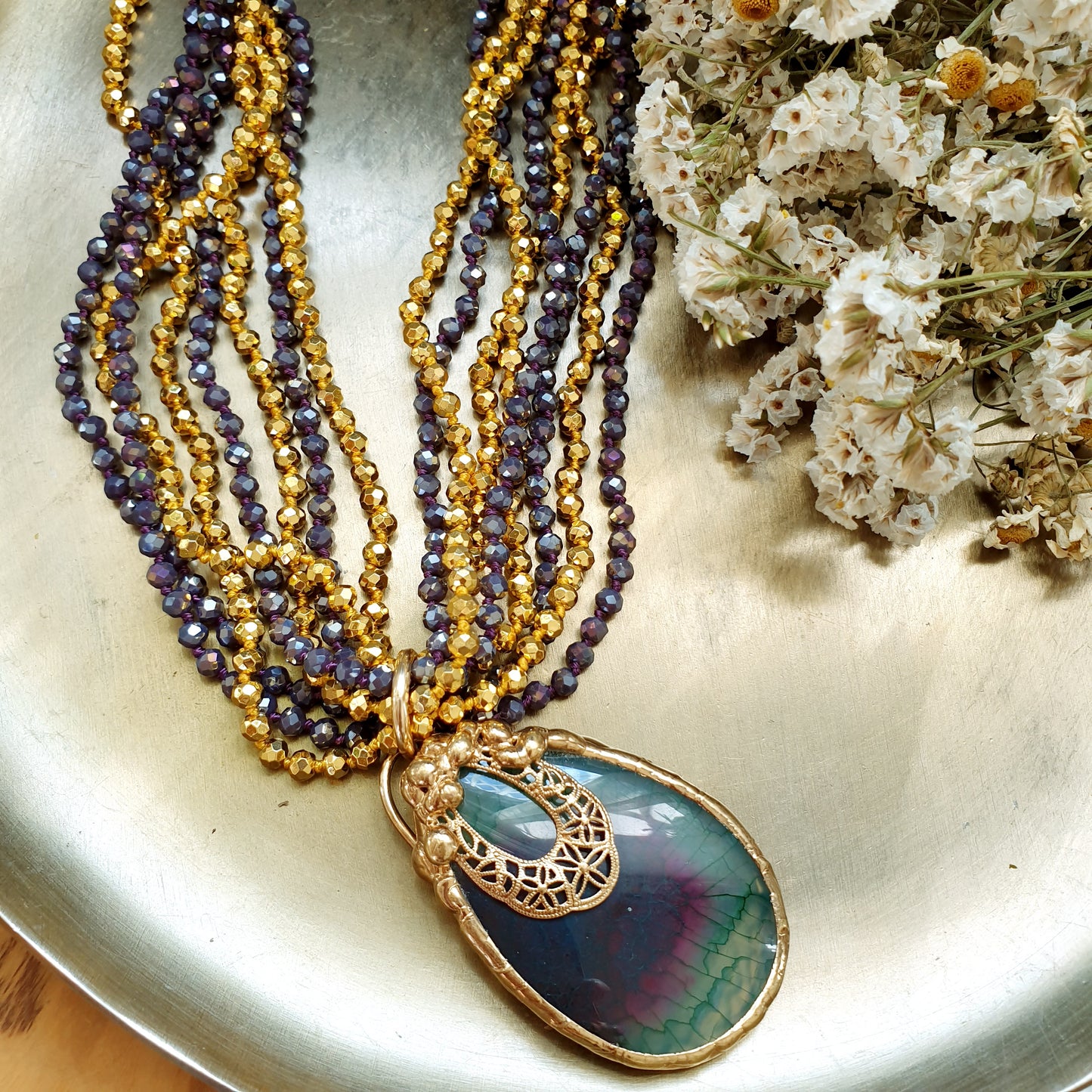 Girocollo di cristallini con grande agata