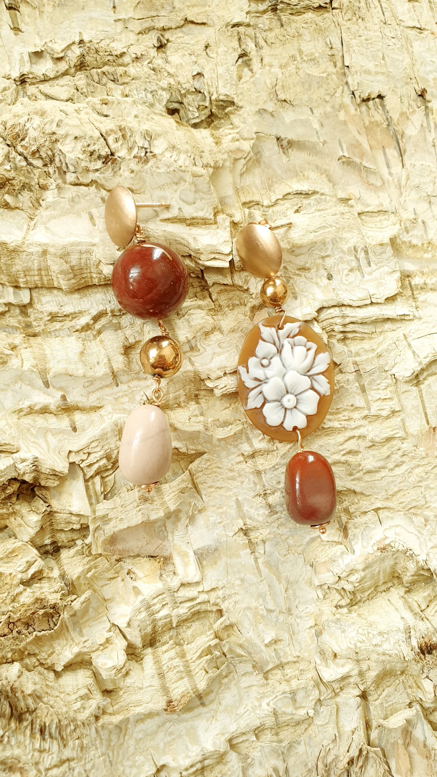 Orecchini in argento con cammeo e mokaite