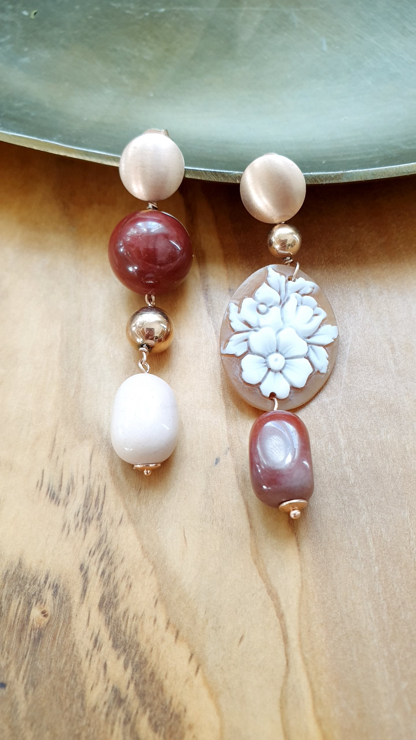 Orecchini in argento con cammeo e mokaite