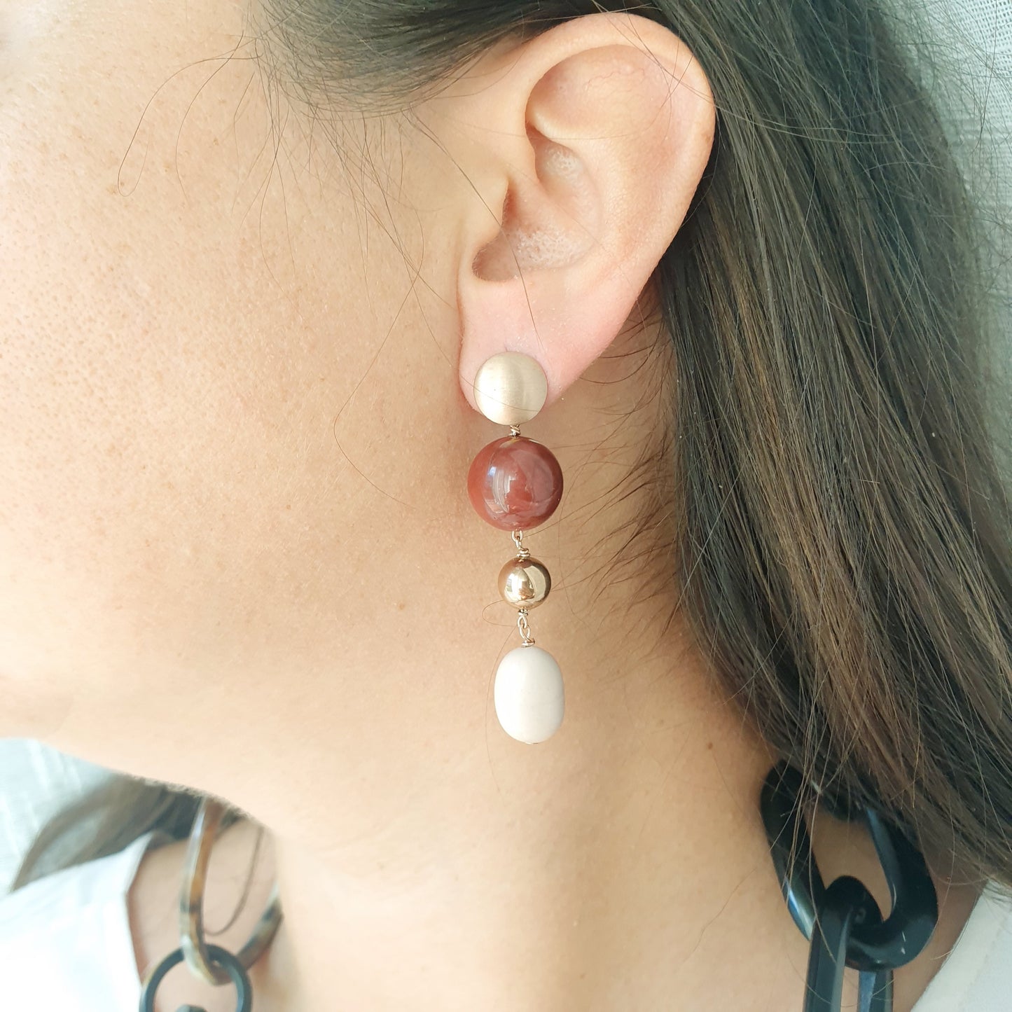 Orecchini in argento con cammeo e mokaite