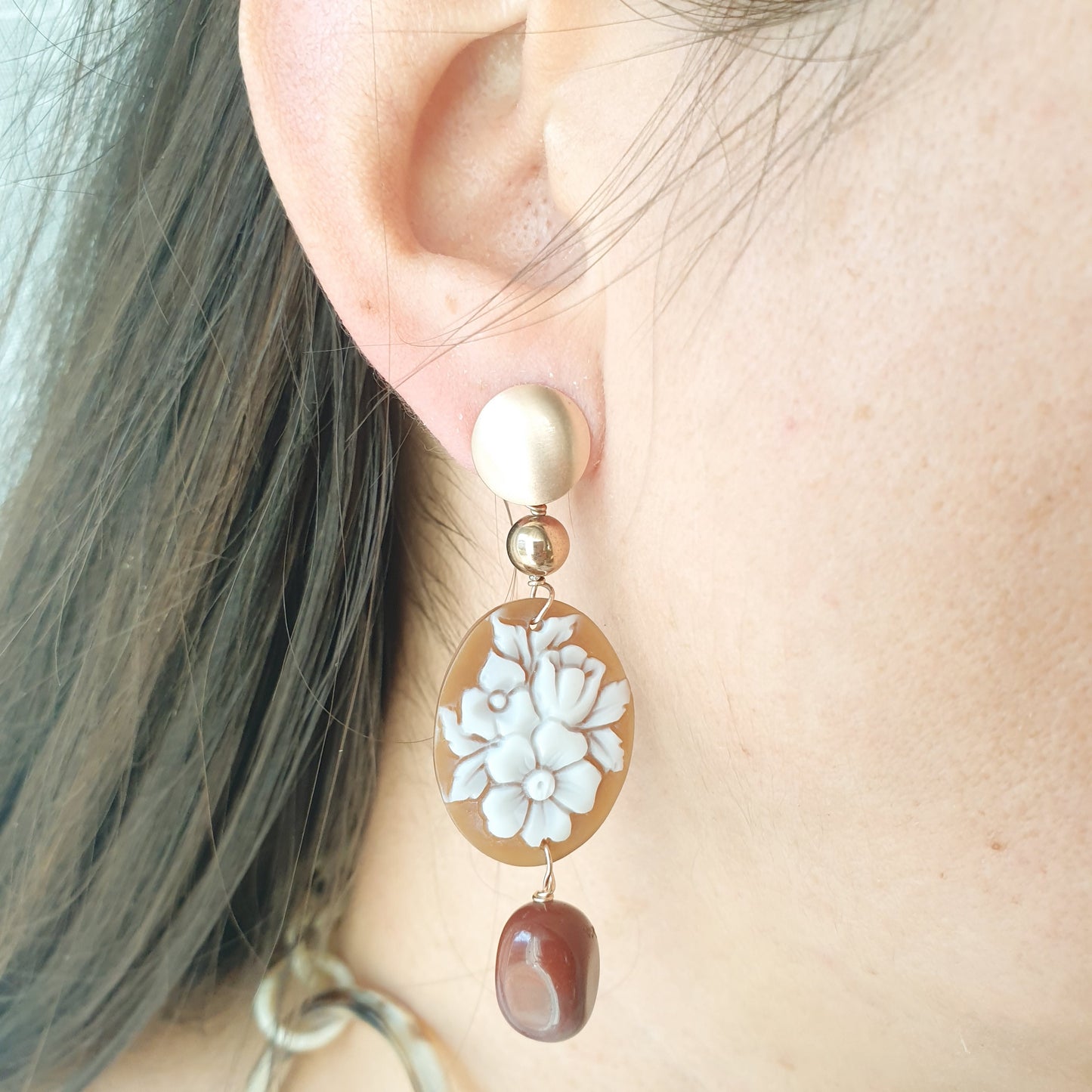 Orecchini in argento con cammeo e mokaite