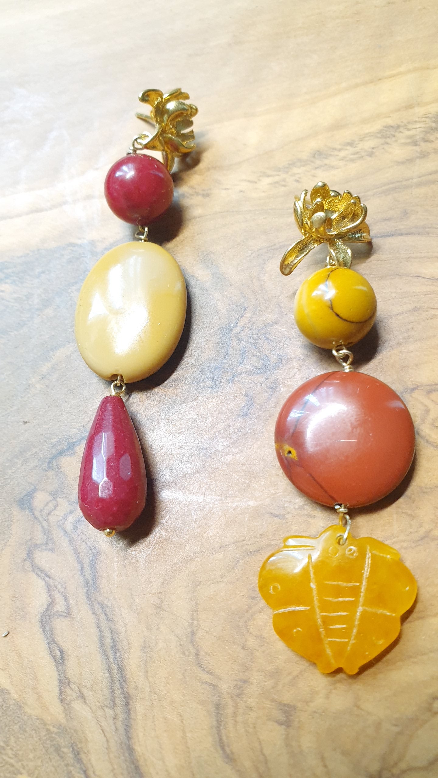 Orecchini in ottone con giada e mokaite