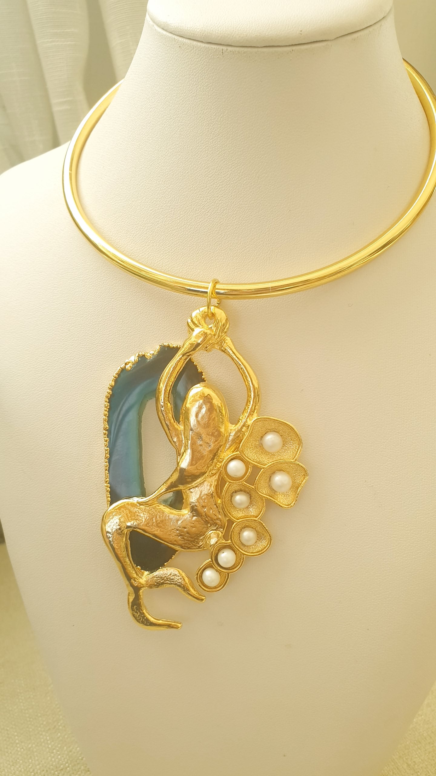 Bellissima collana con sirena e drusa di agata blu