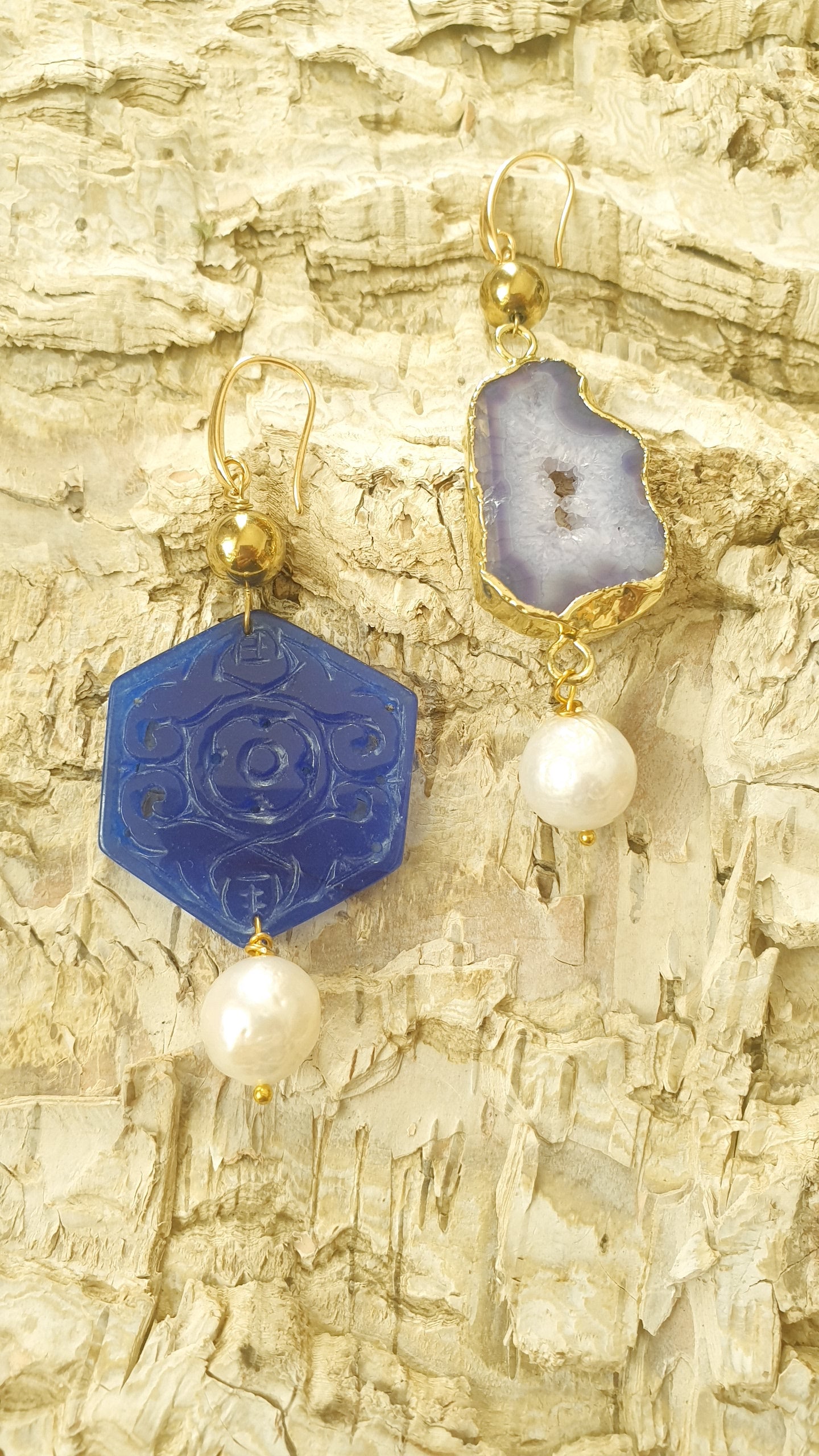 Orecchini in ottone con drusa, giada, perle