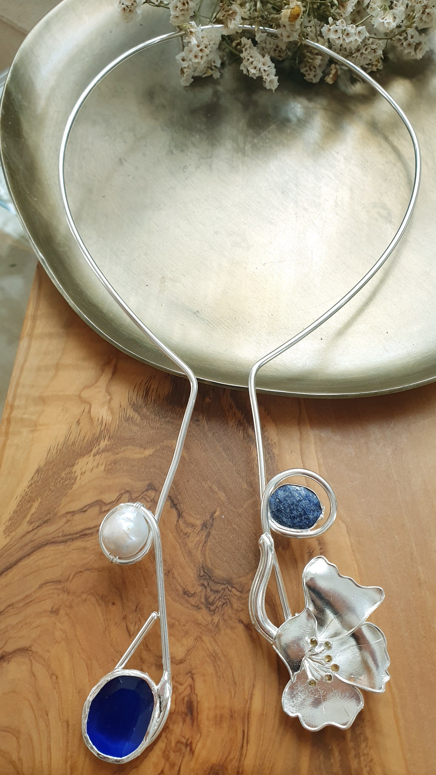 Collana in filo placcato argento conperla barocca, lapis, occhio di gatto