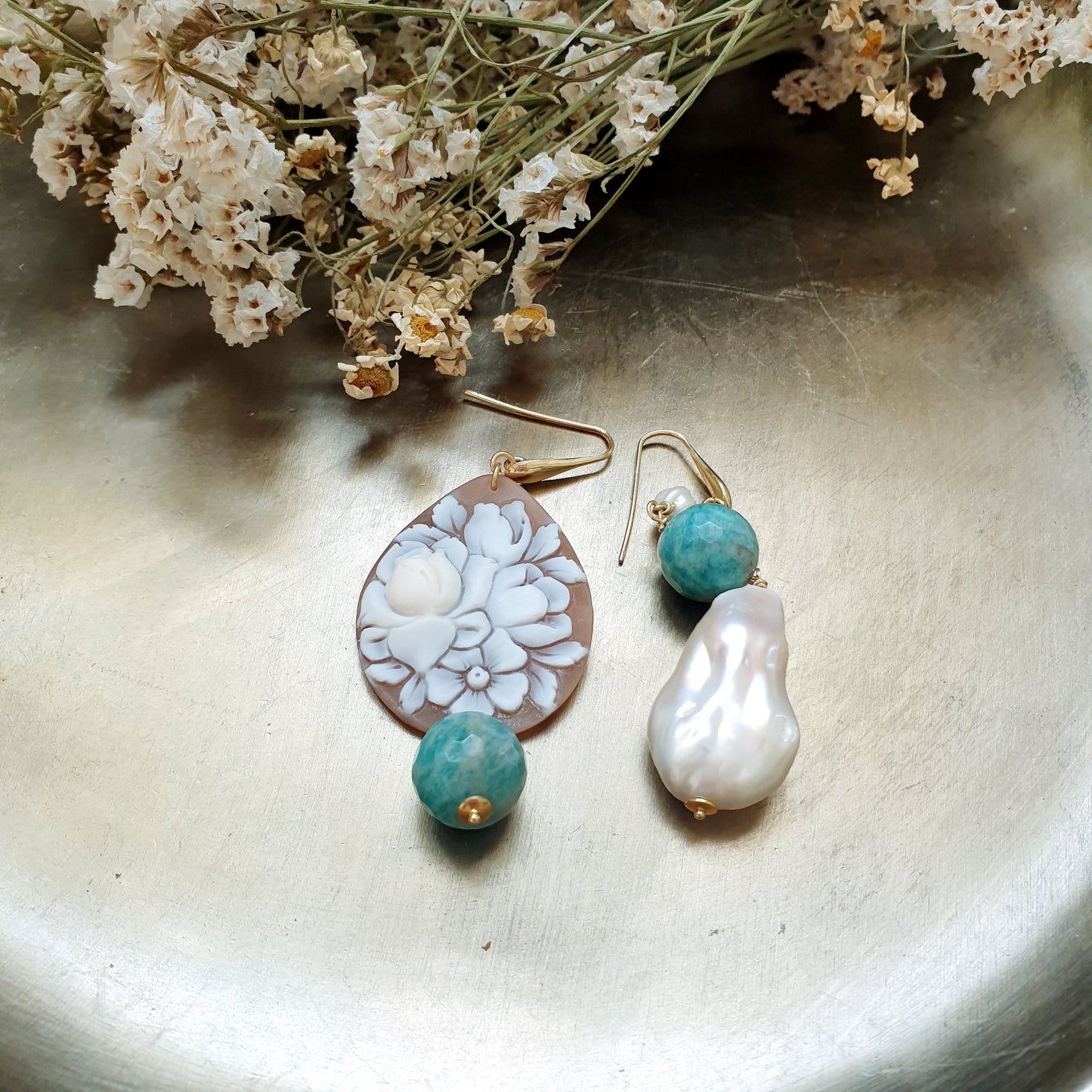 Orecchini in argento con cammeo, perla, amazzonite