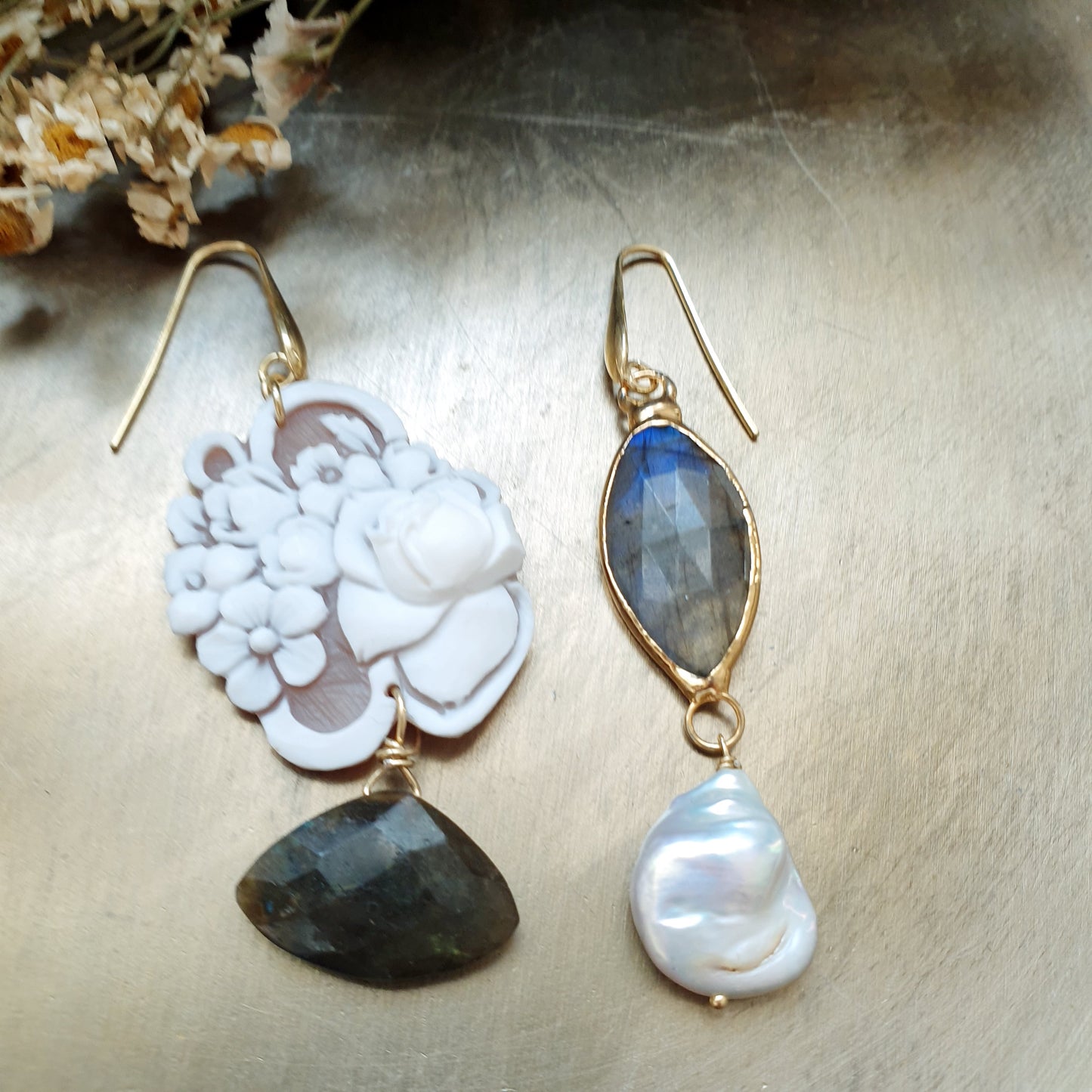 Orecchini in argento com cammeo, labradorite perla.