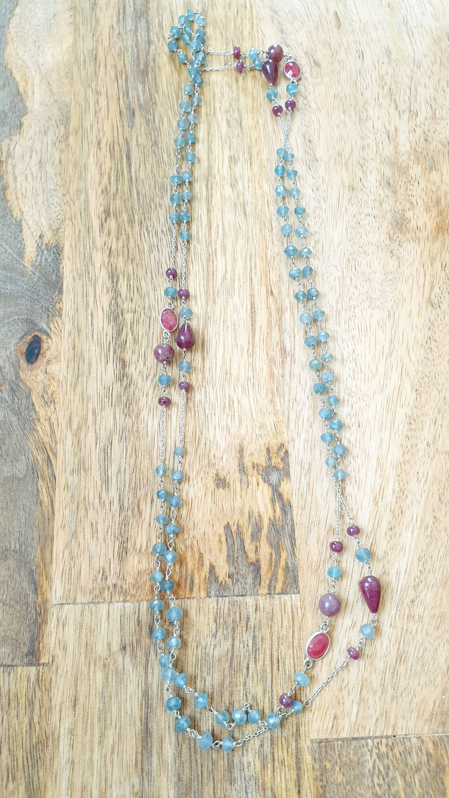 Lunga collana in acquamarina e tormaline