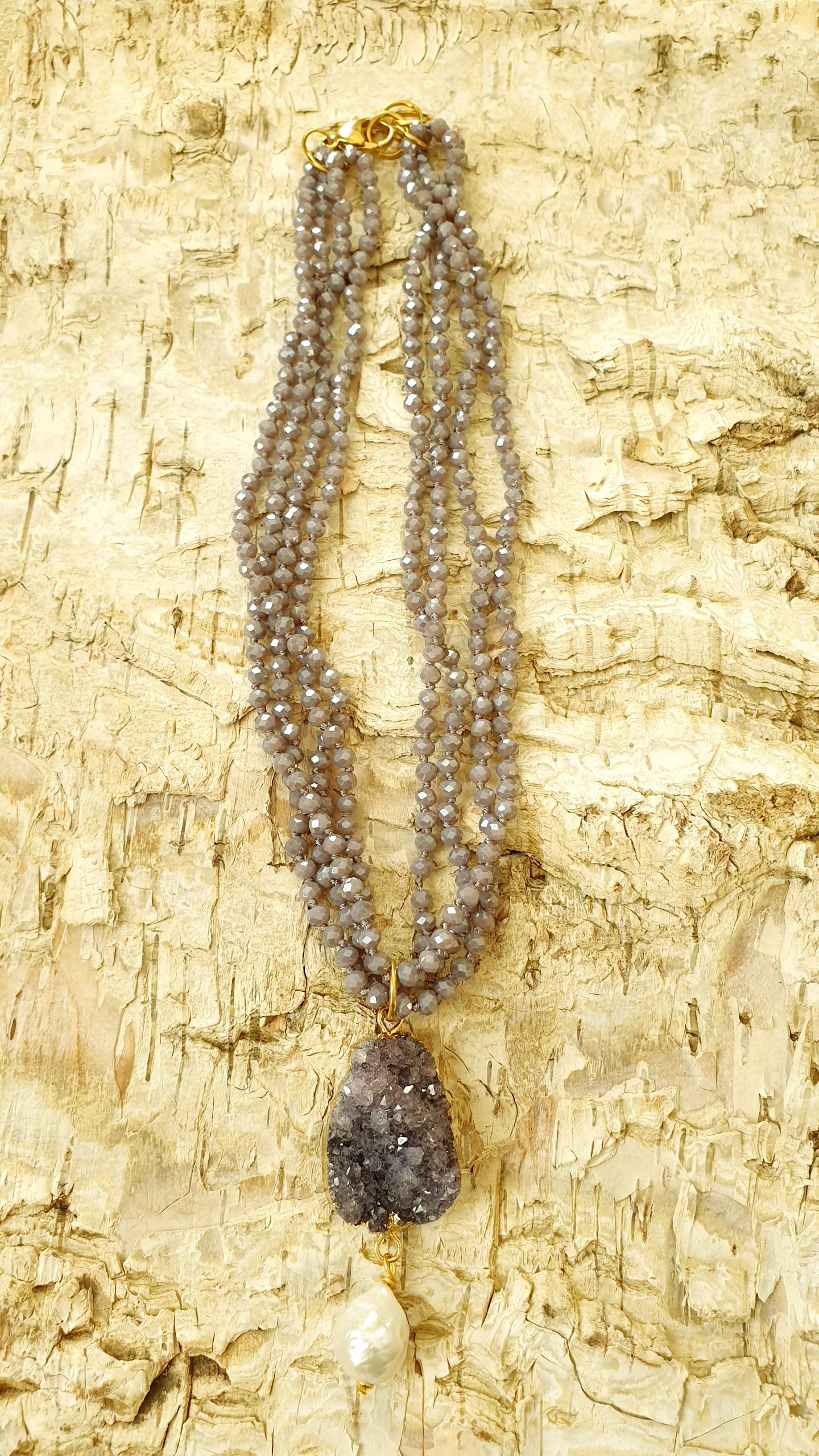 Girocollo di cristallini con drusa di ametista e perla barocca