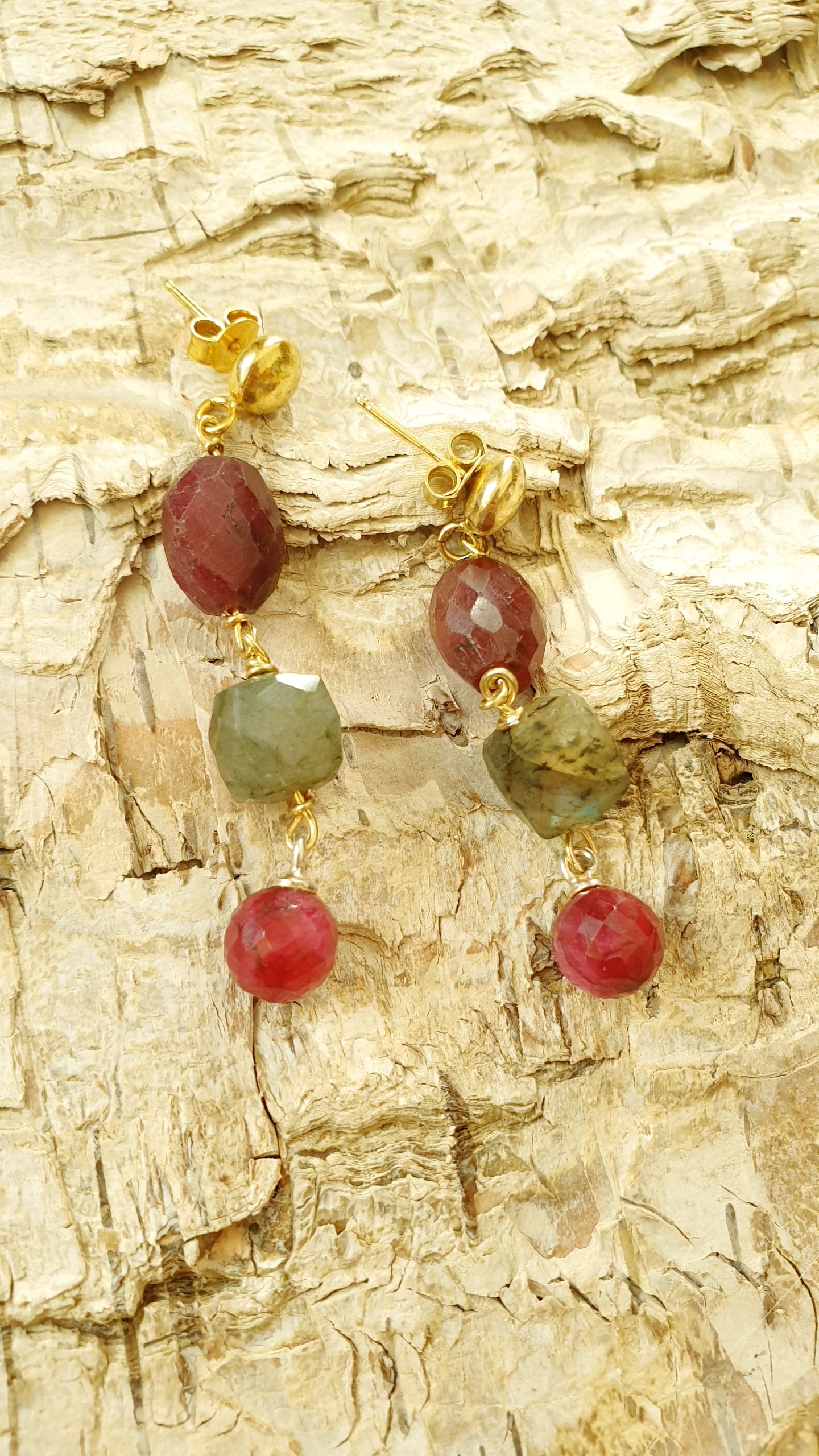 Orecchini in argento con granato, labradorite, radice di ruubino