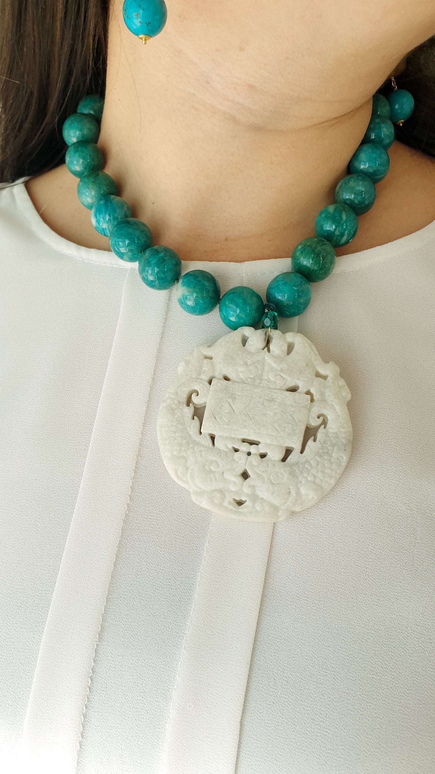 Girocollo in amazzonite con giada intagliata