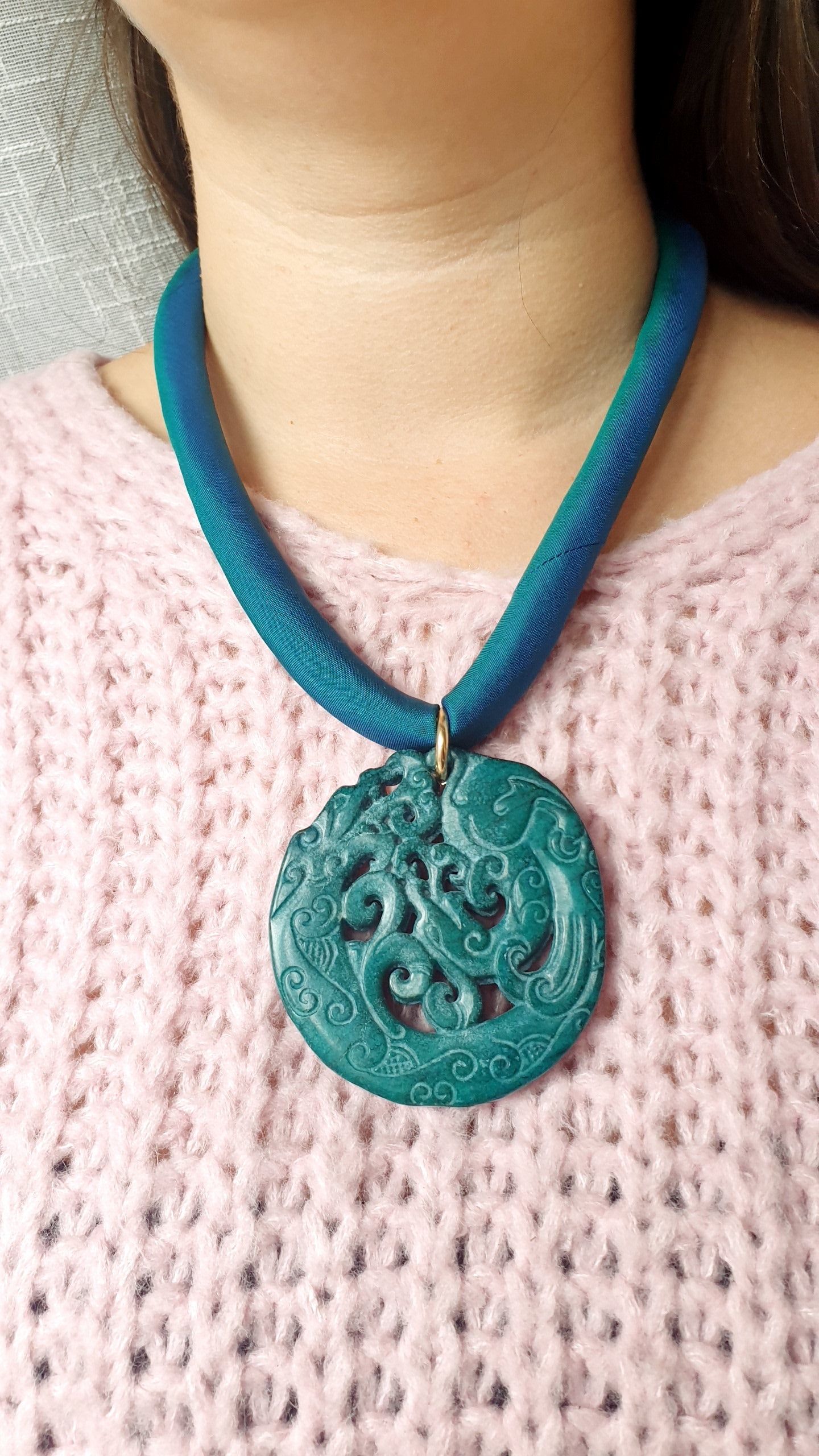 Collana in seta con giada