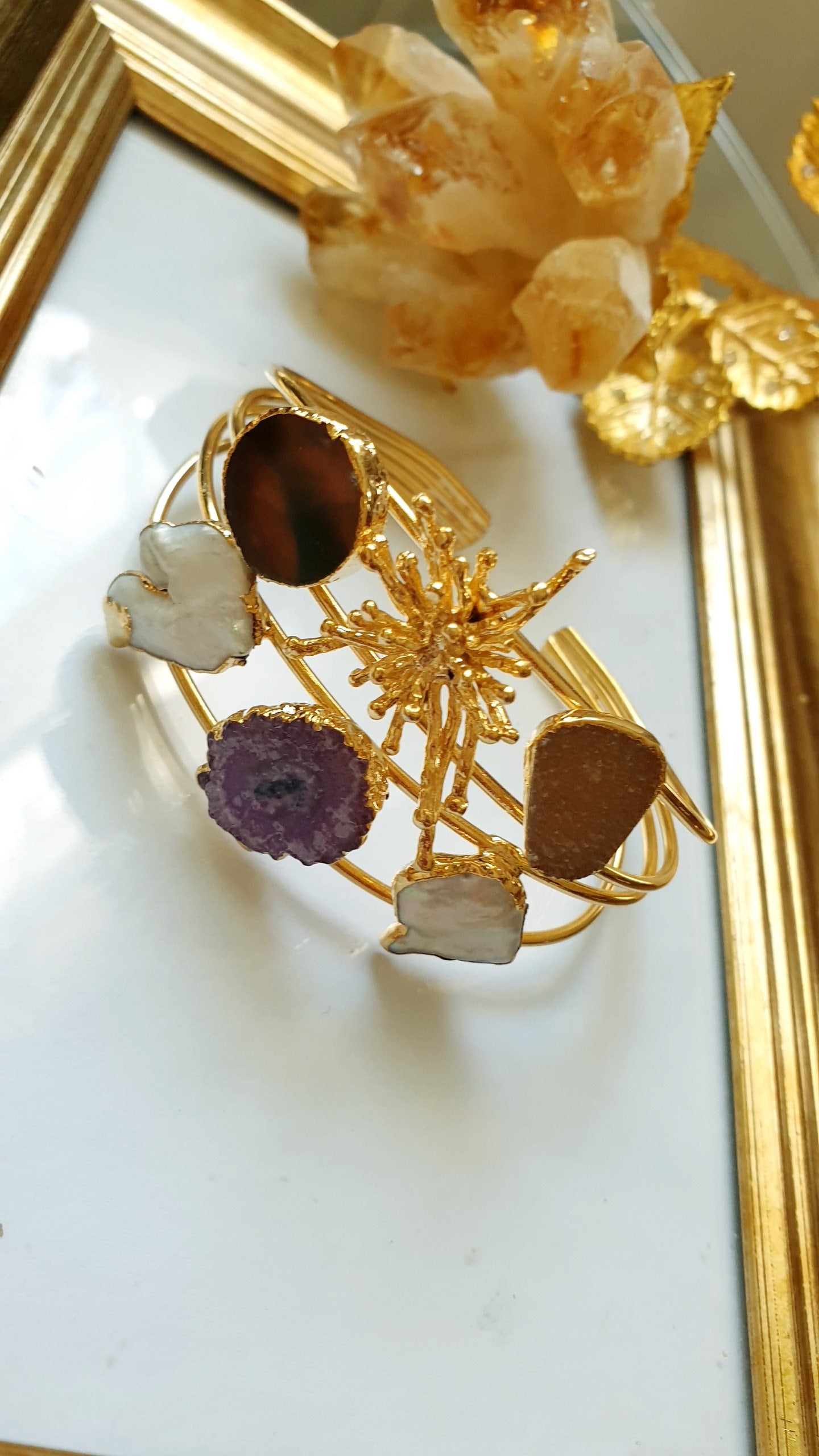 Bracciale in ottone con perle e druse