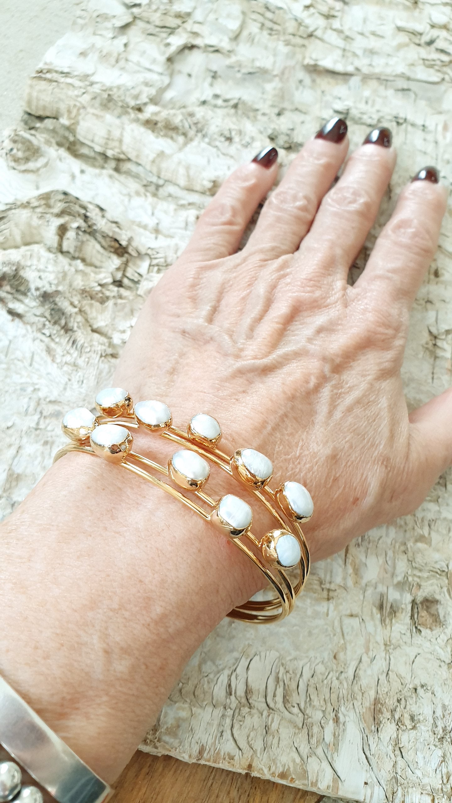 Bracciale in ottone con perle di fiume