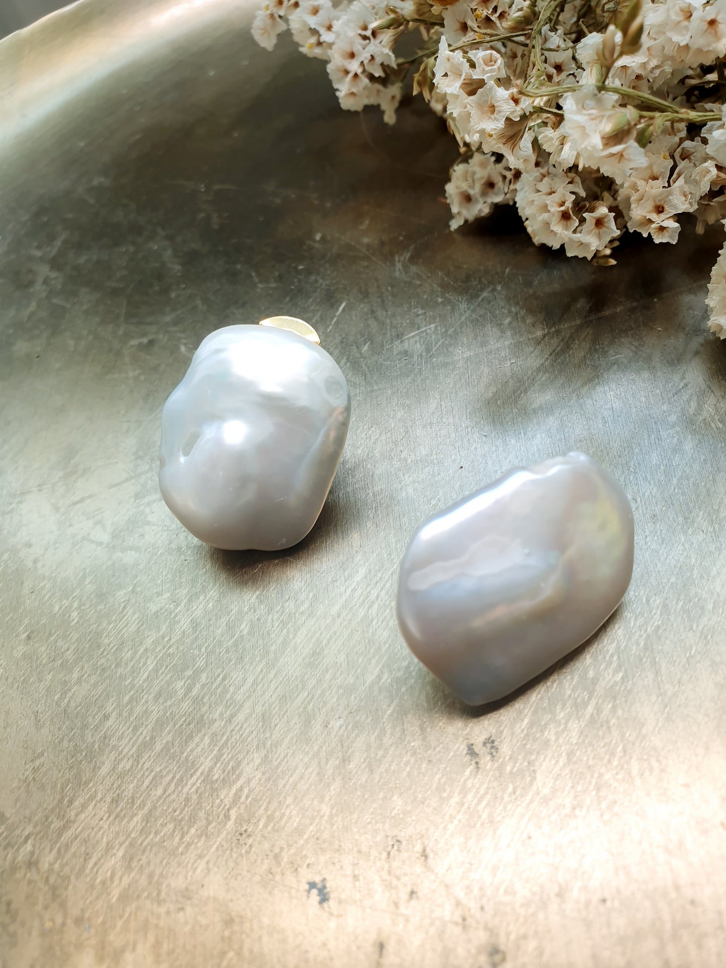 Orecchini a clip con grandi perle barocche