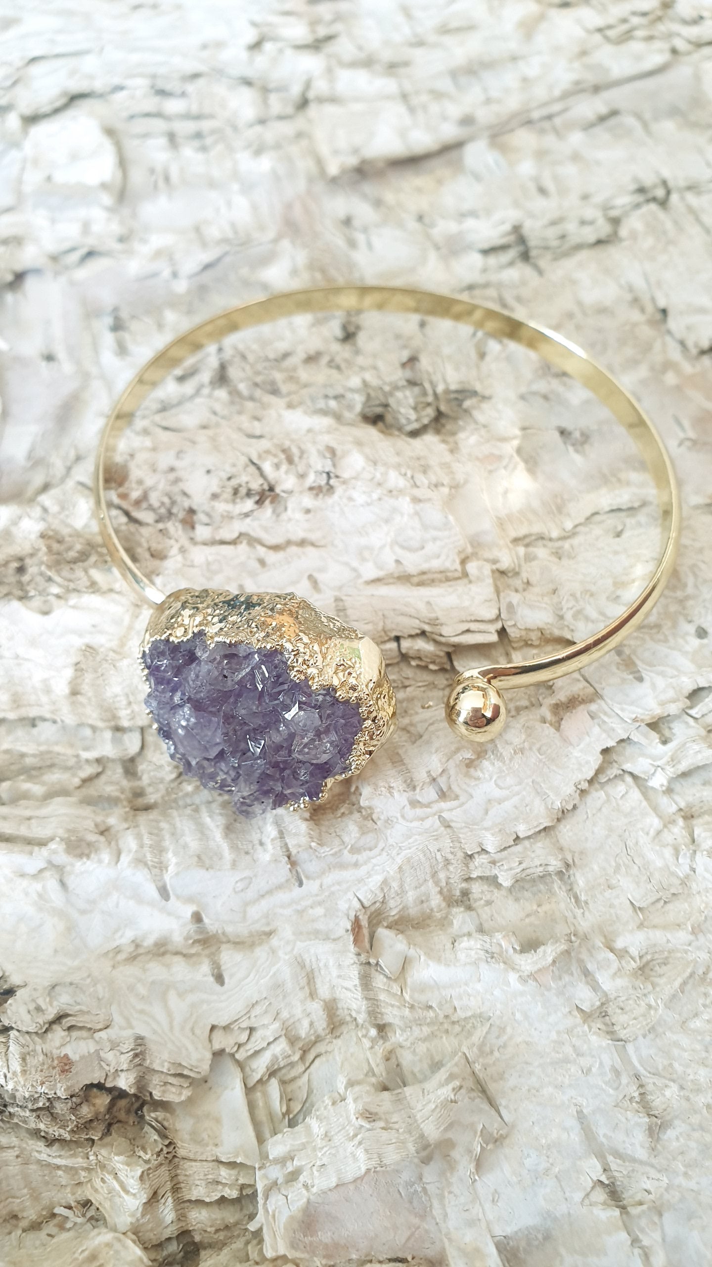 Bracciale in ottone con drusa di ametista