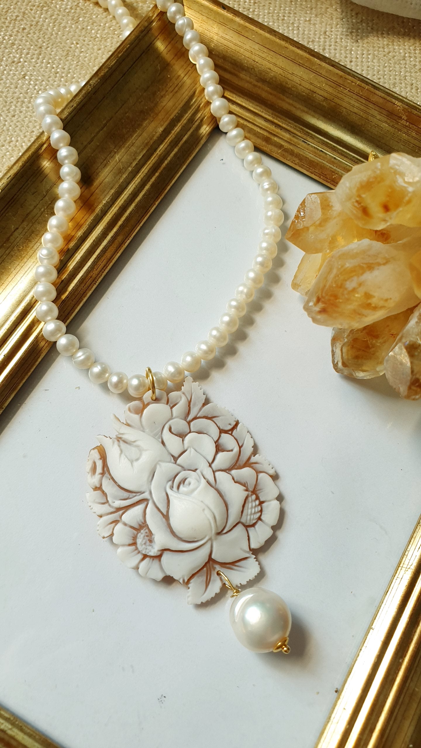 Bellissimo girocollo di perle con cammeo