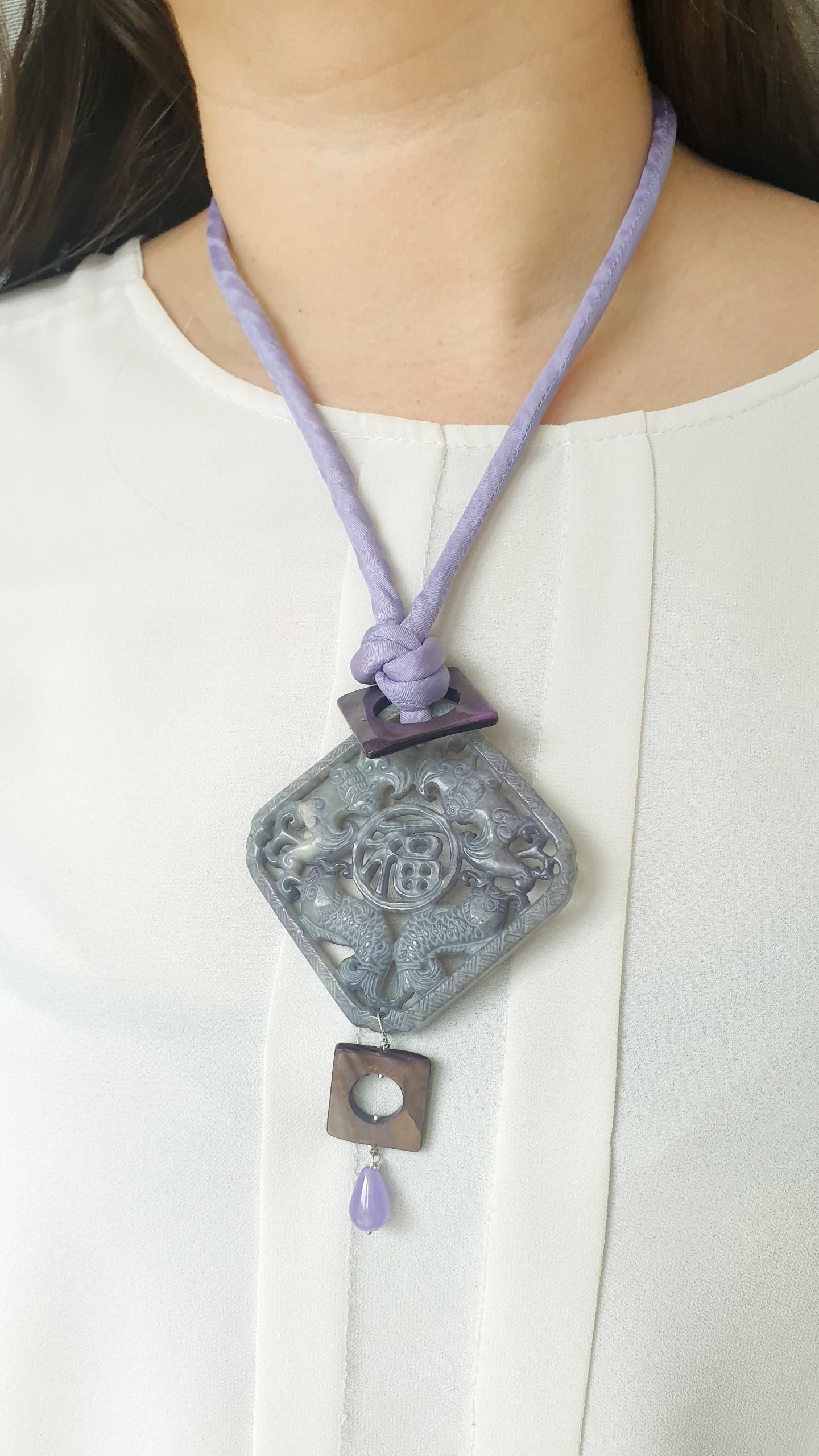 Collana in seta con giada e magreperle