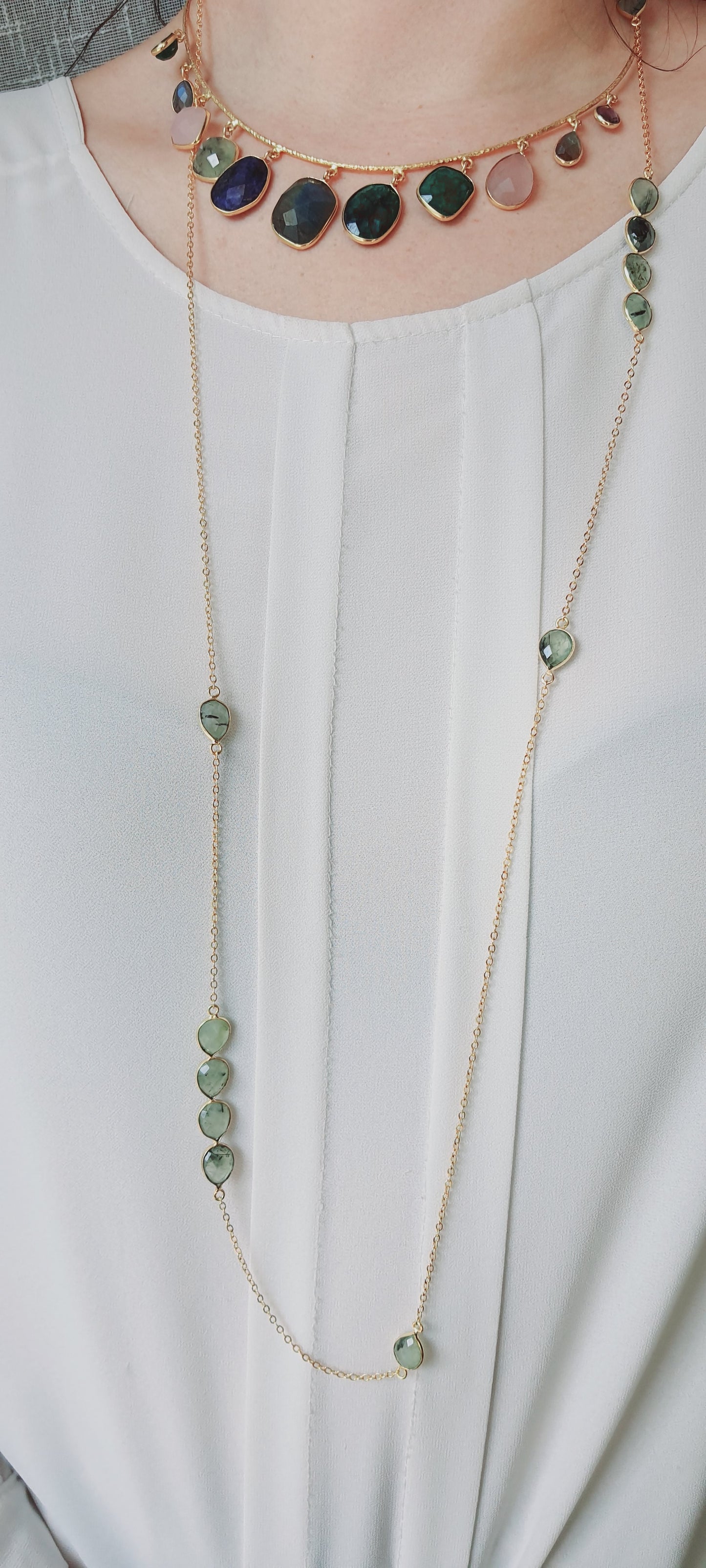 Lunga collana in ottone con prehnite