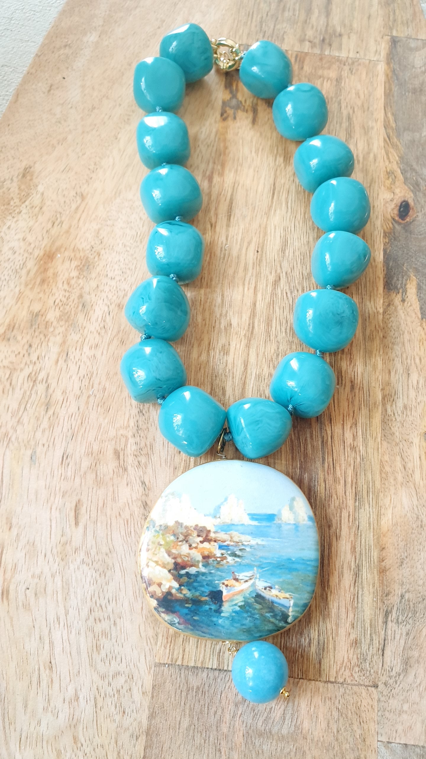 Collana in resina e angelite