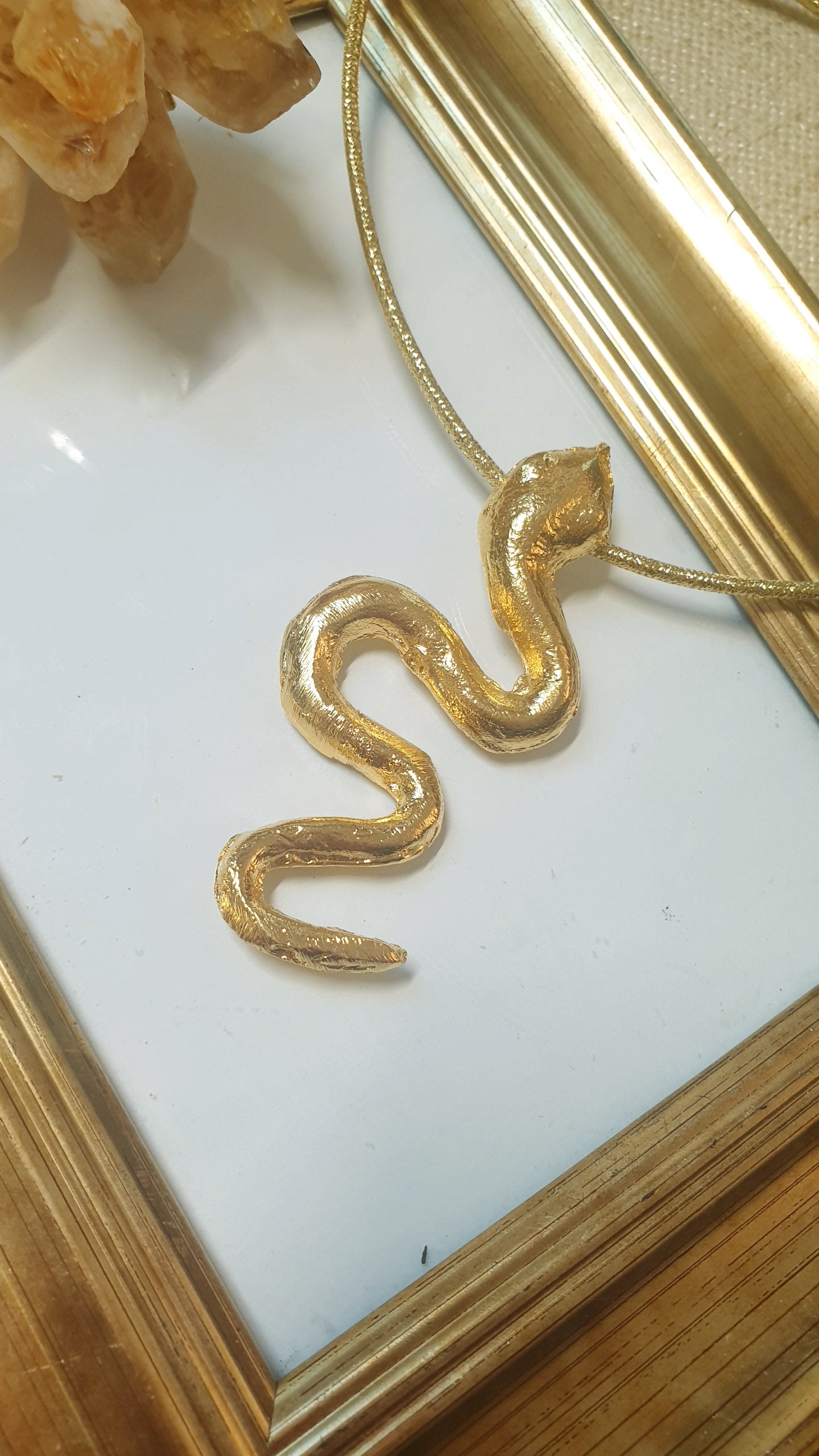 Girocollo magnetico con serpente