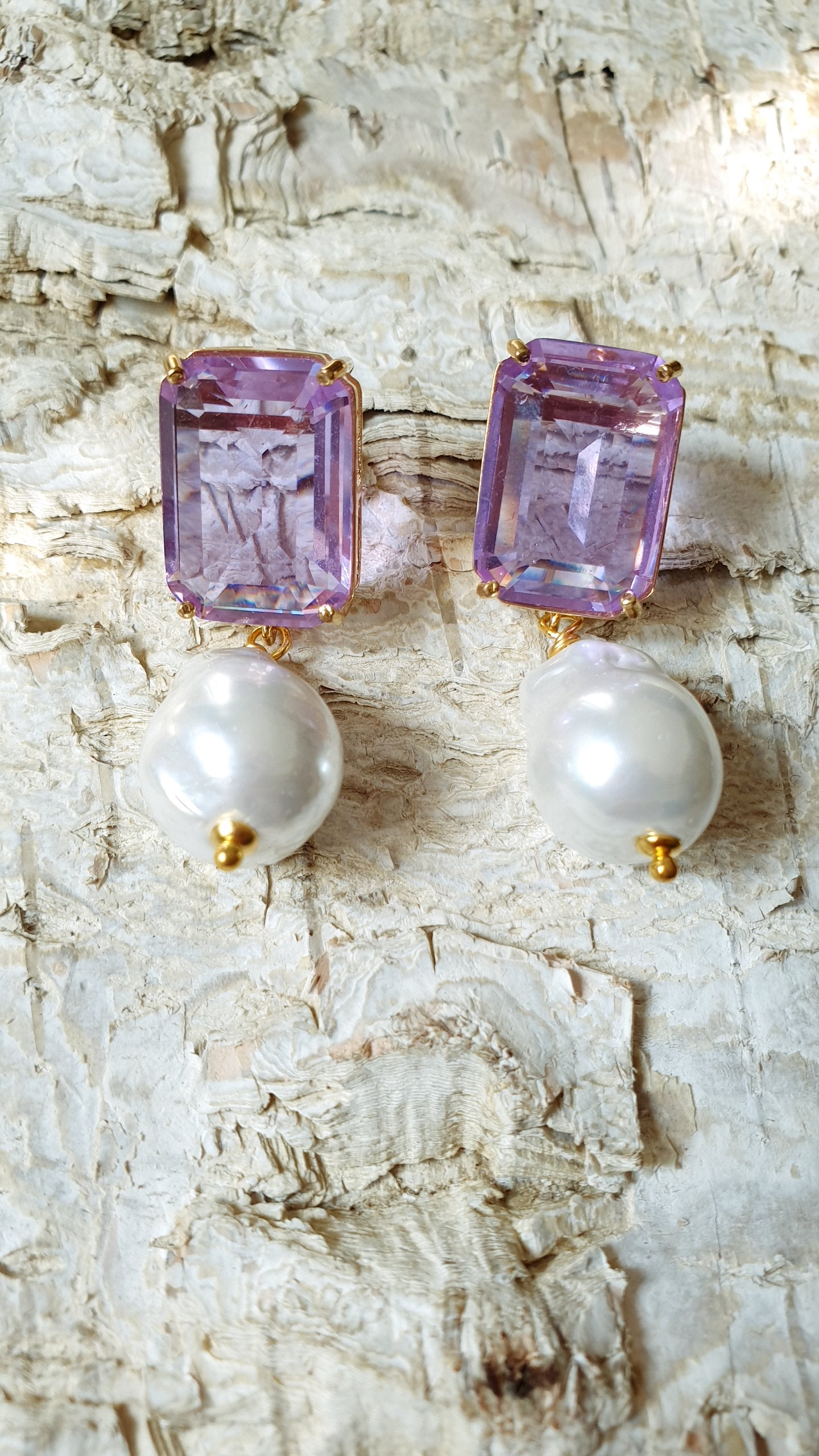 Orecchini in ottone con cristalli e perle