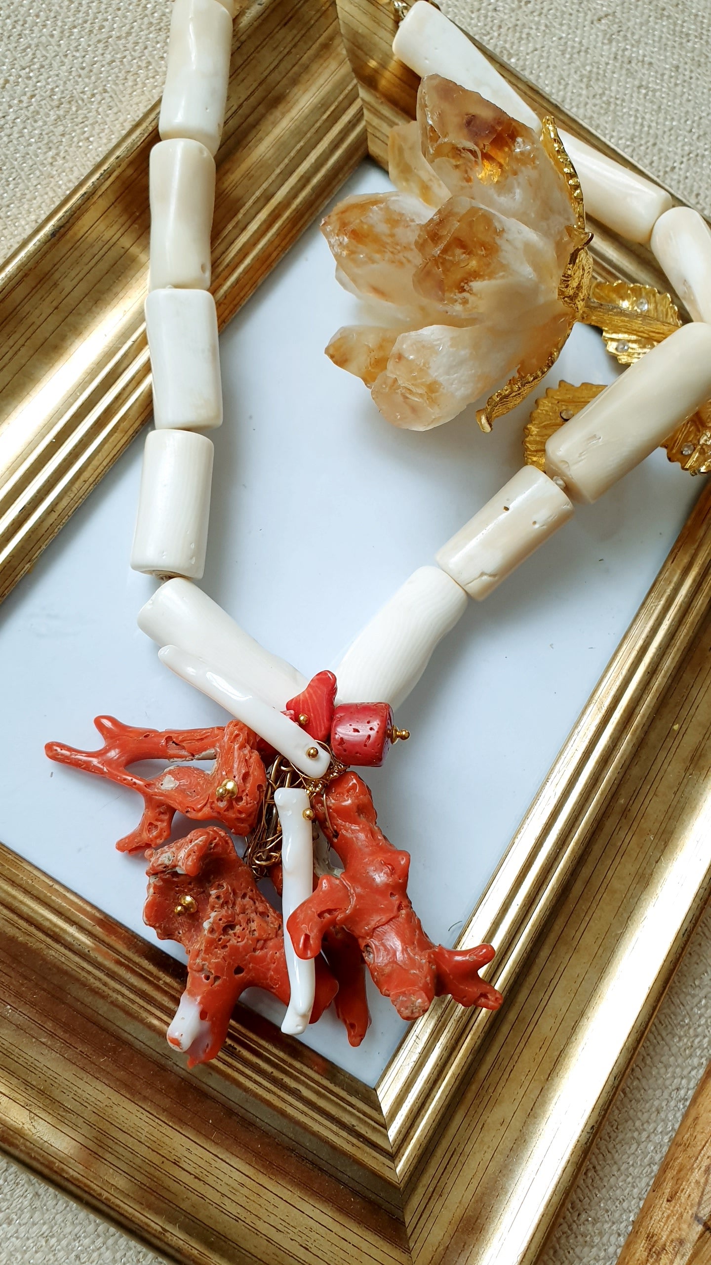 Bellissimo girocollo in corallo bamboo e rami di corallo Italiano.
