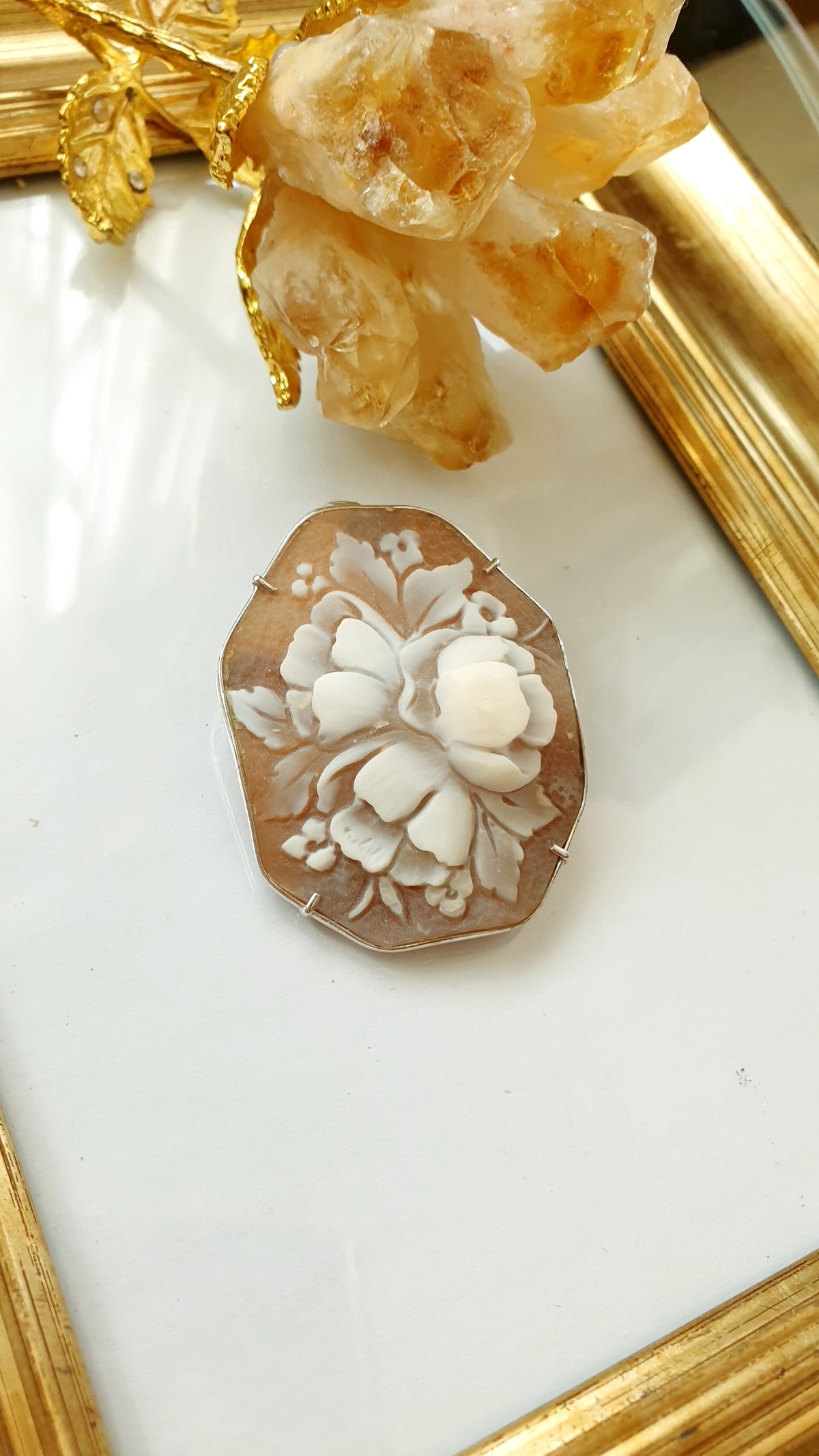 Spilla/ciondolo in argento con cammeo floreale