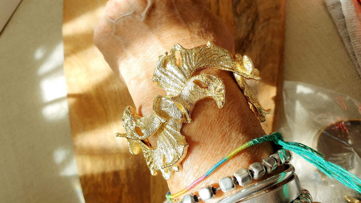 Bracciale di ottone con particolare motivo
