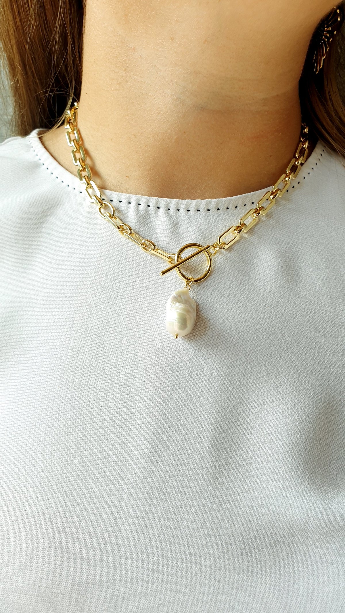 Girocollo in ottone con perla barocca