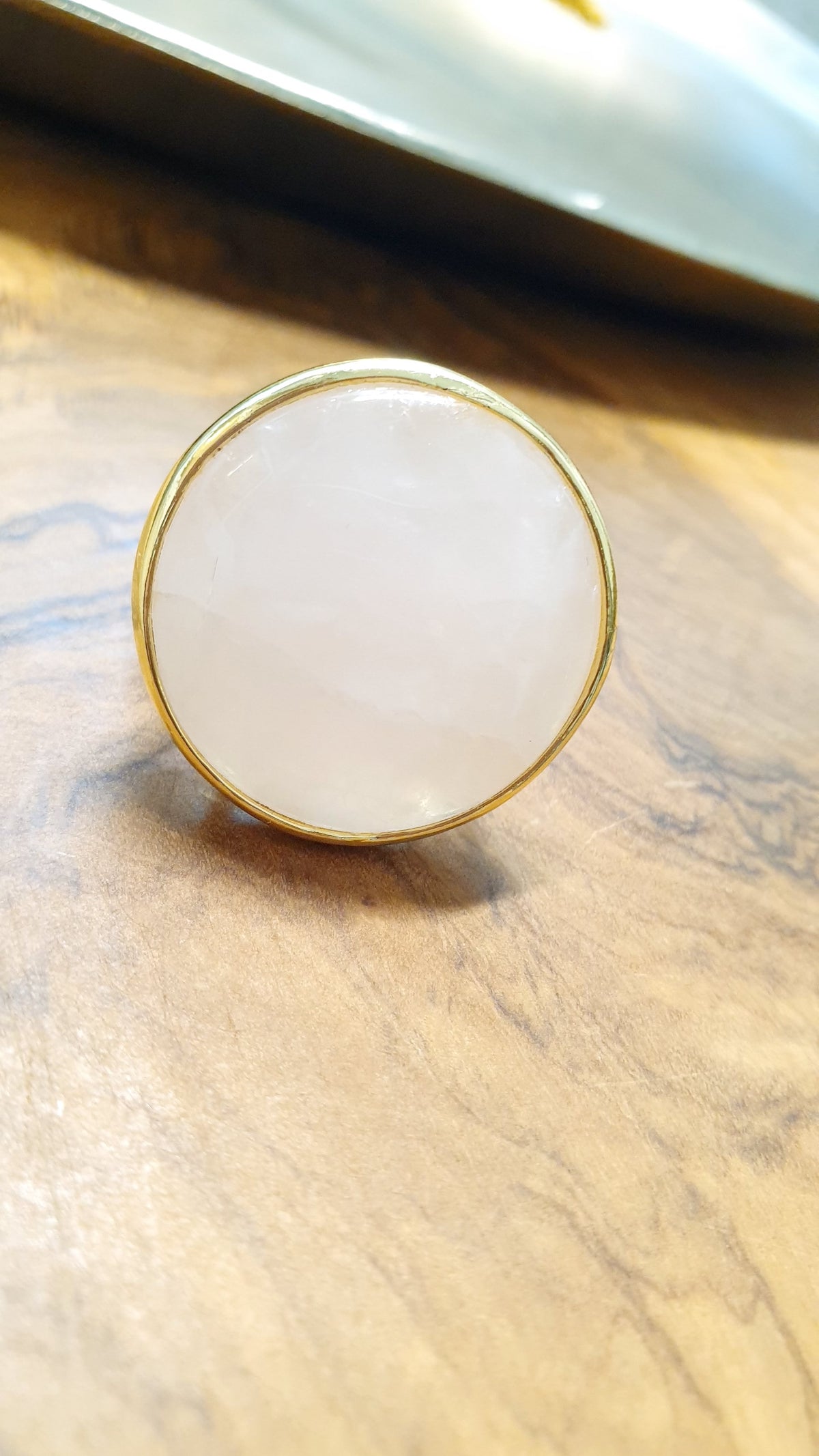 Anello in bronzo con quarzo rosa