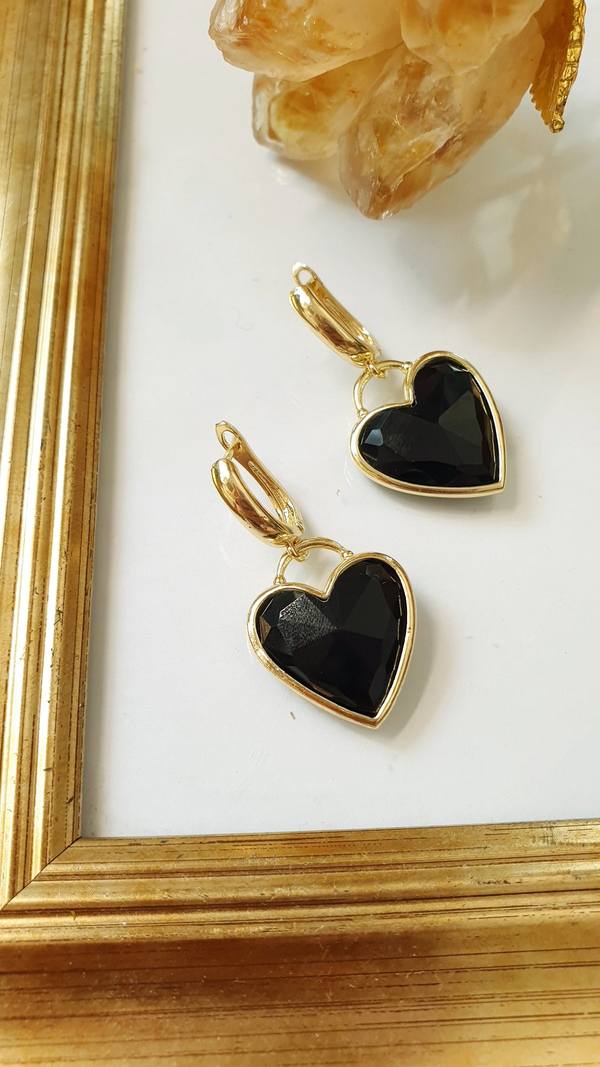 Orecchini in bronzo con cuore di agata nera