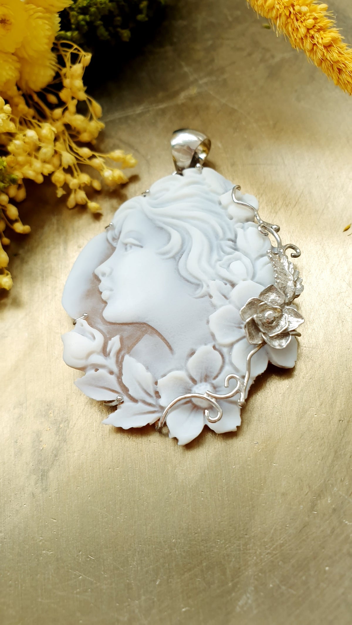 Favoloso ciondolo in argento con cammeo originale